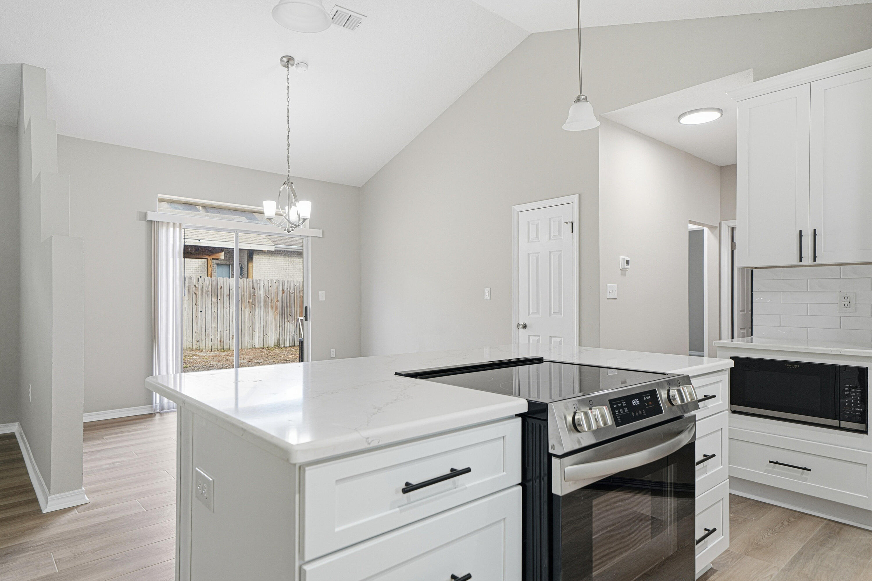 SOUND RETREAT - Residential