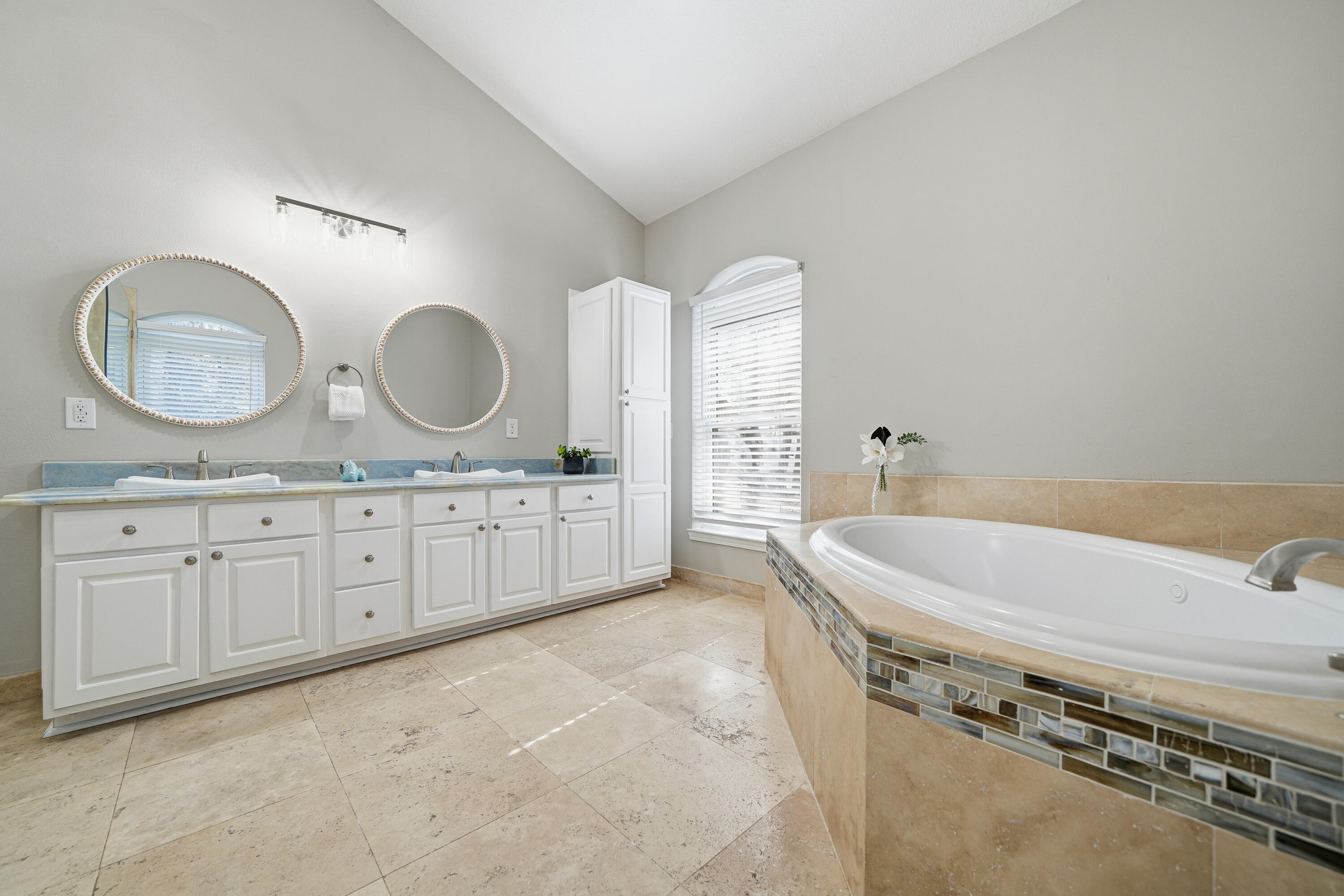 SOUND RETREAT - Residential