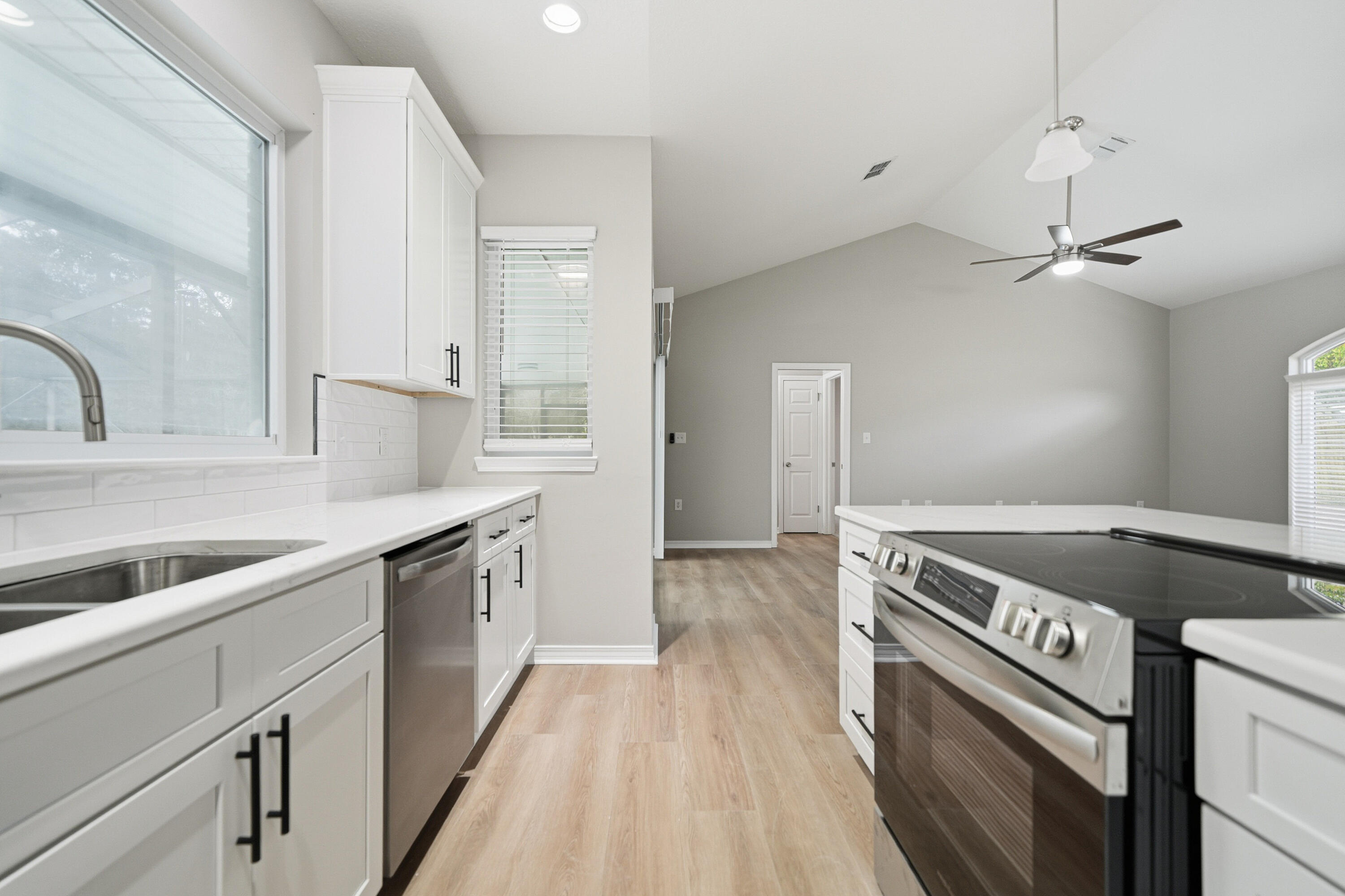 SOUND RETREAT - Residential