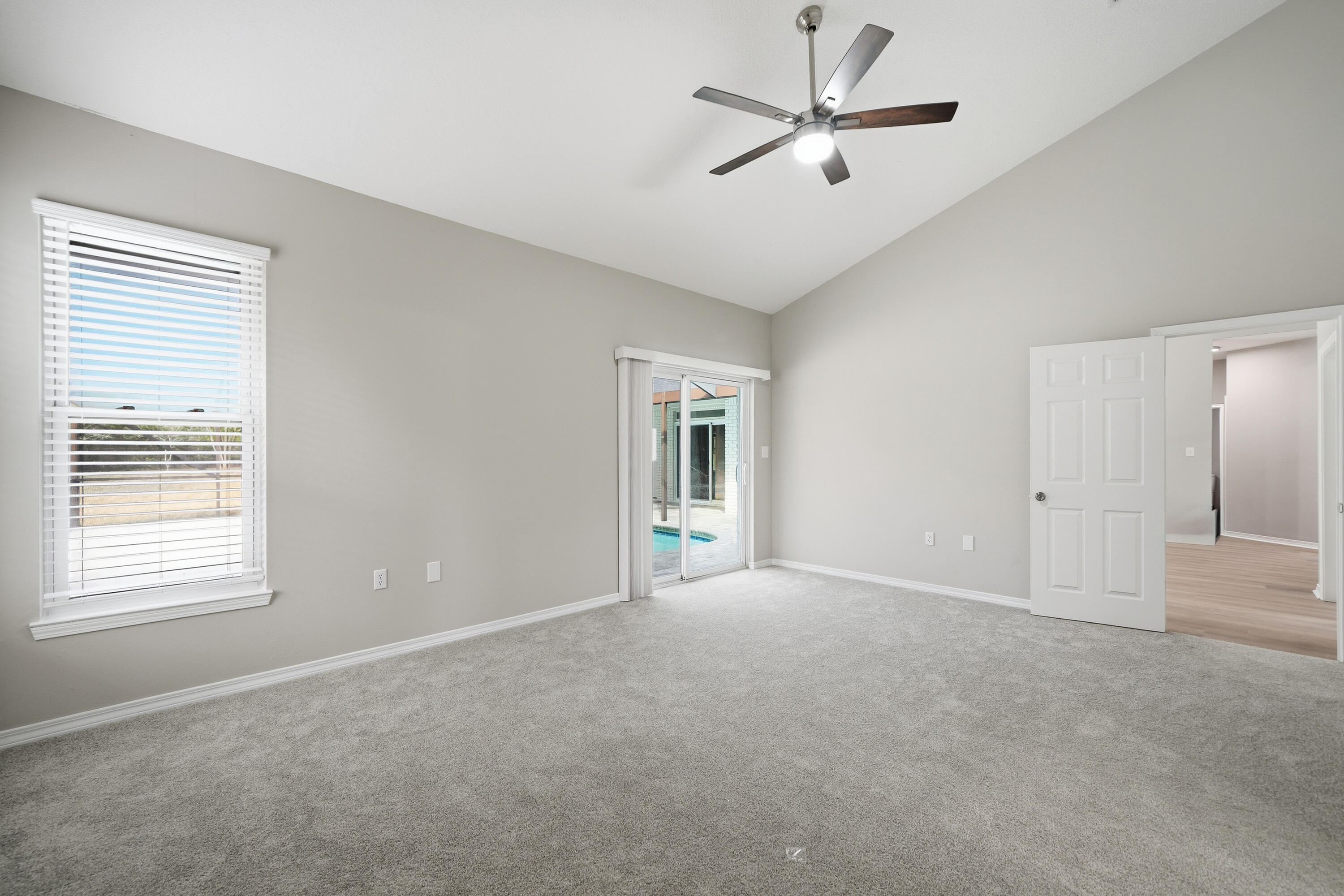 SOUND RETREAT - Residential