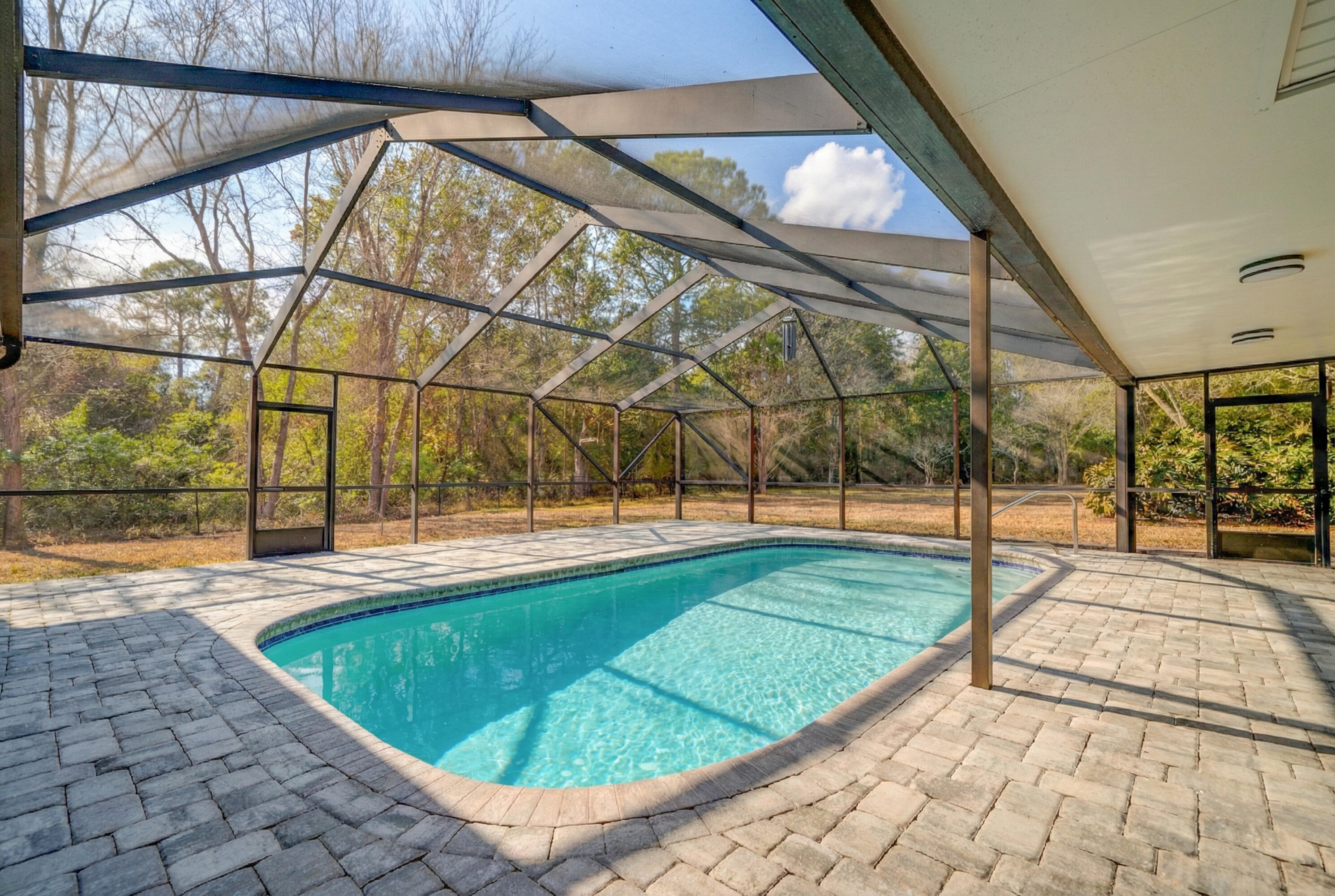 SOUND RETREAT - Residential