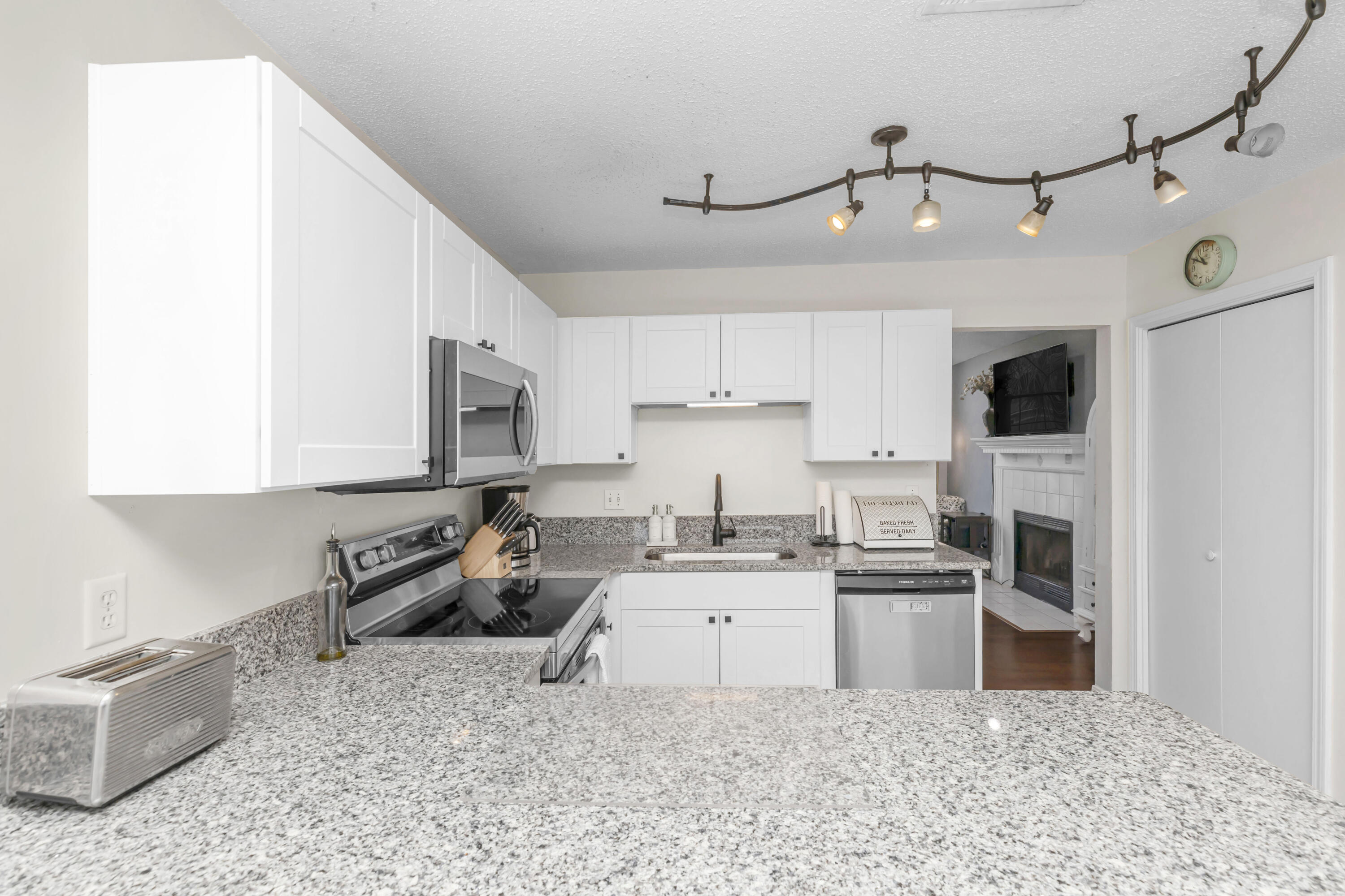 ROANOKE VILLAGE S/D - Residential