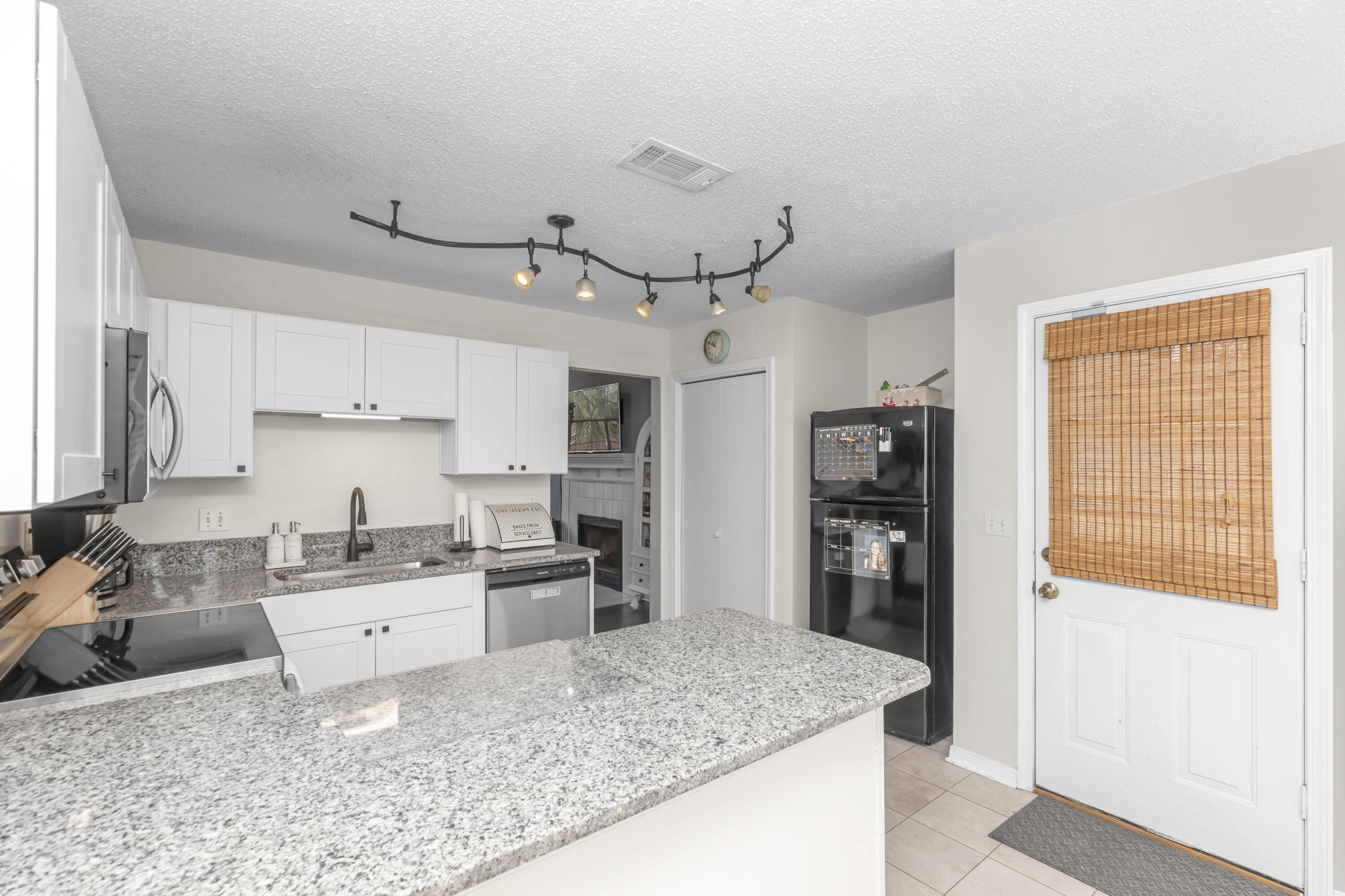 ROANOKE VILLAGE S/D - Residential