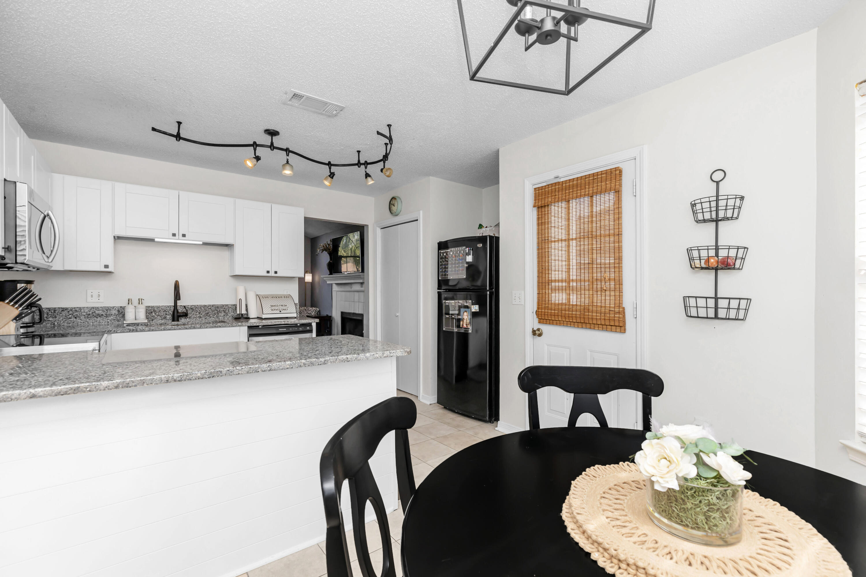 ROANOKE VILLAGE S/D - Residential