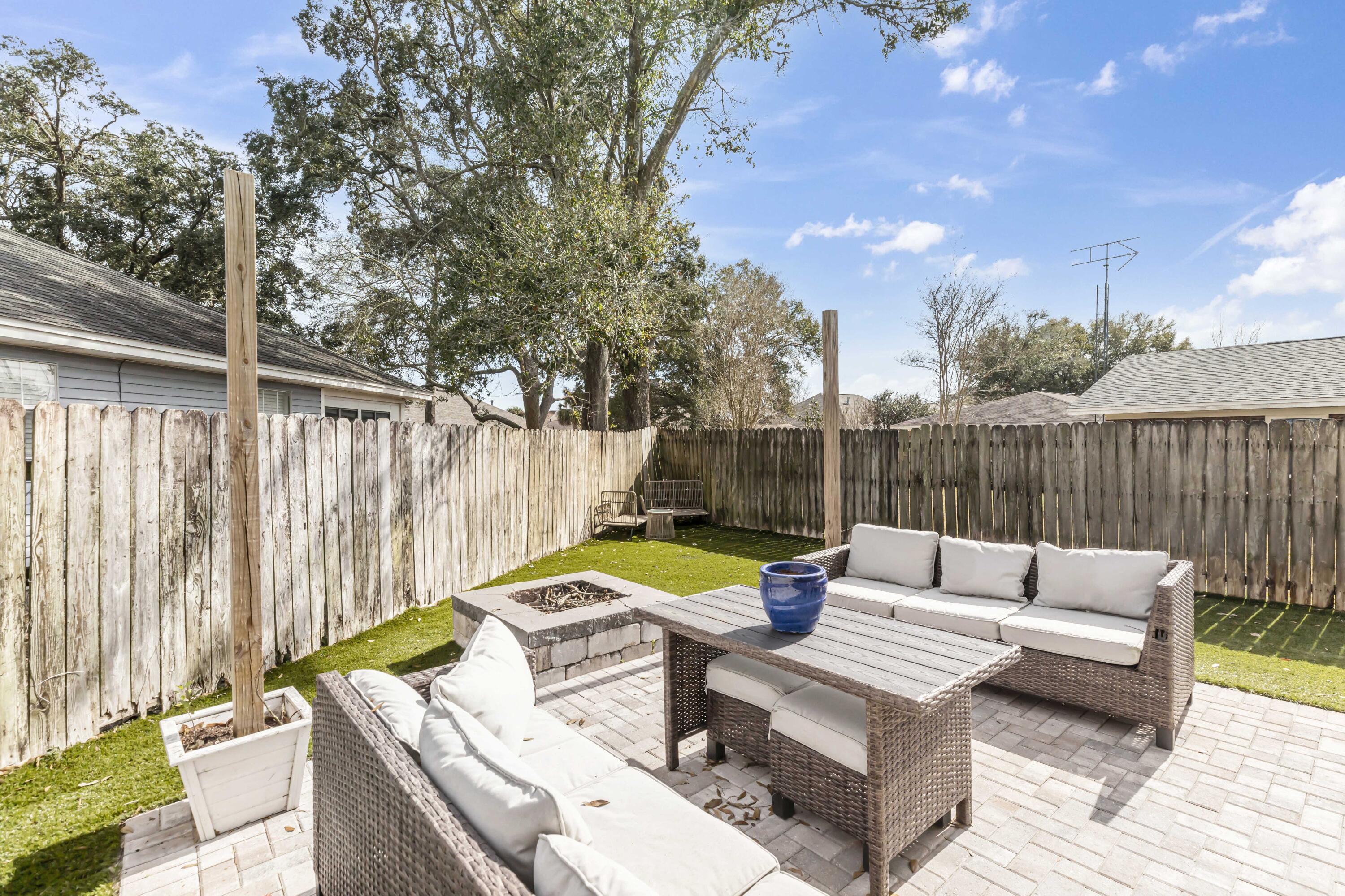 ROANOKE VILLAGE S/D - Residential