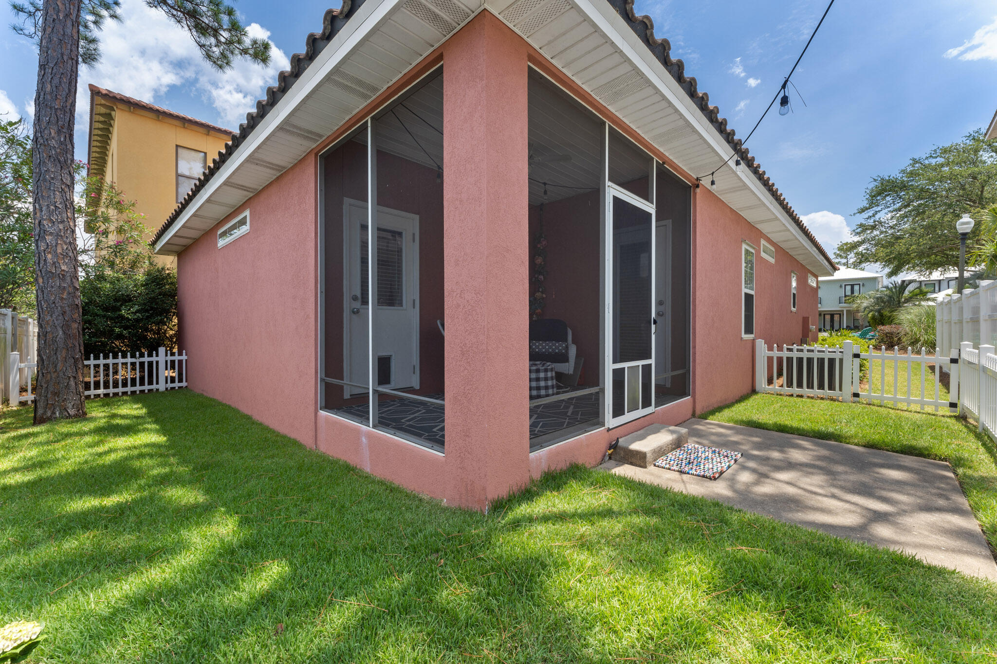 EMERALD WATERS VILLAGE - Residential