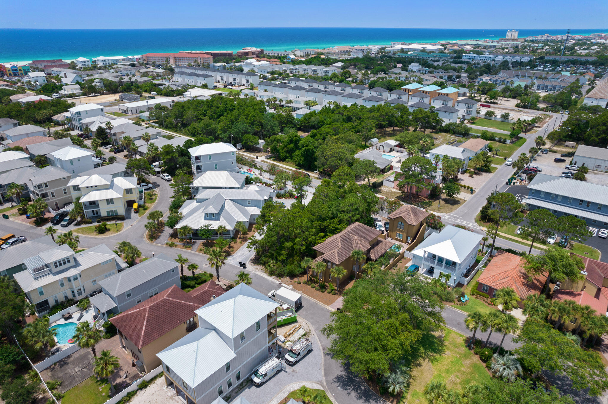 EMERALD WATERS VILLAGE - Residential