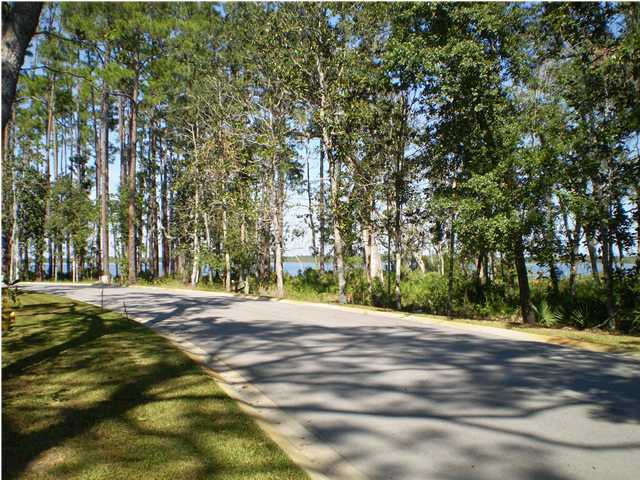 CHURCHILL OAKS - Land