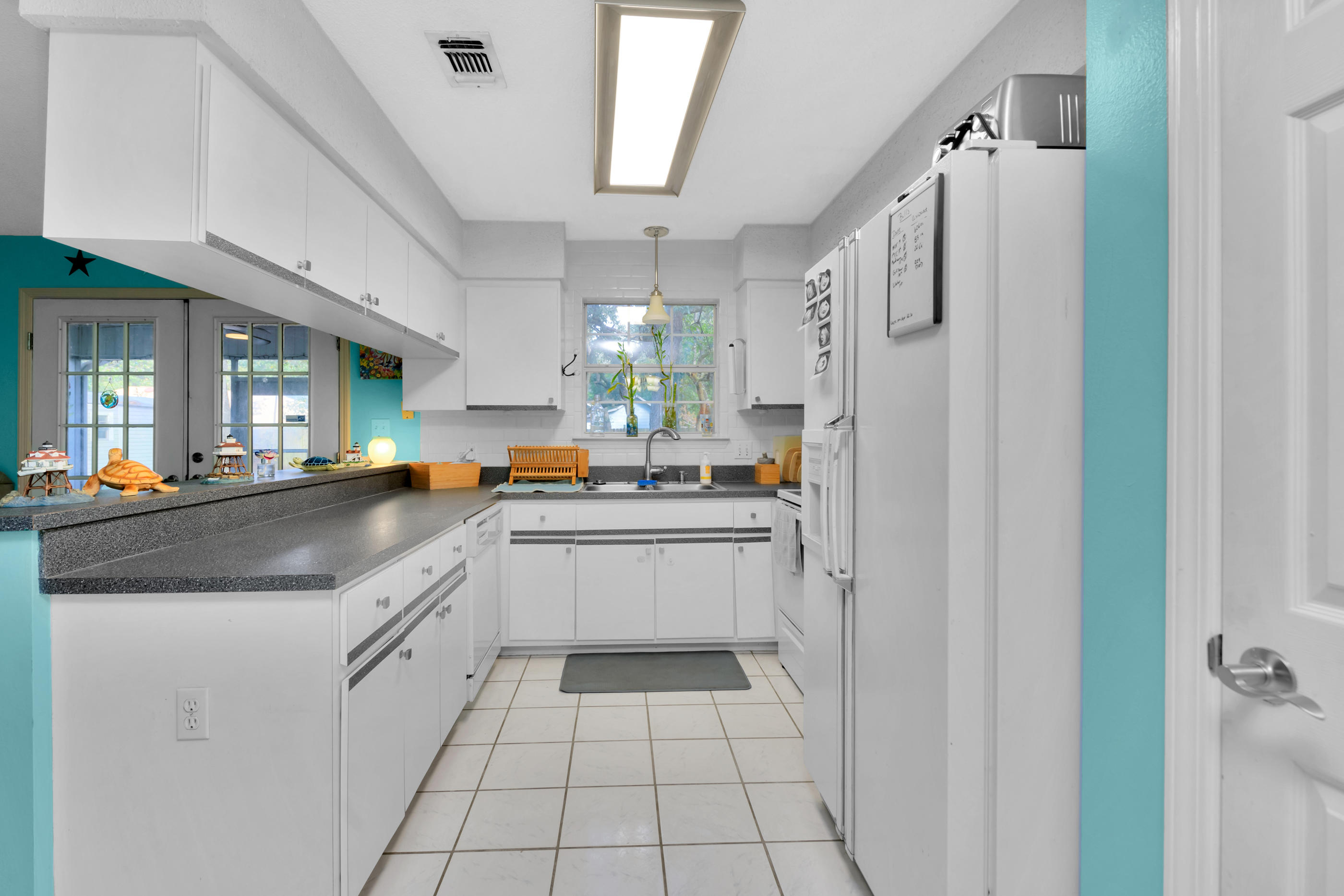 ROBLEDAL ESTATES UNIT 3 - Residential Lease