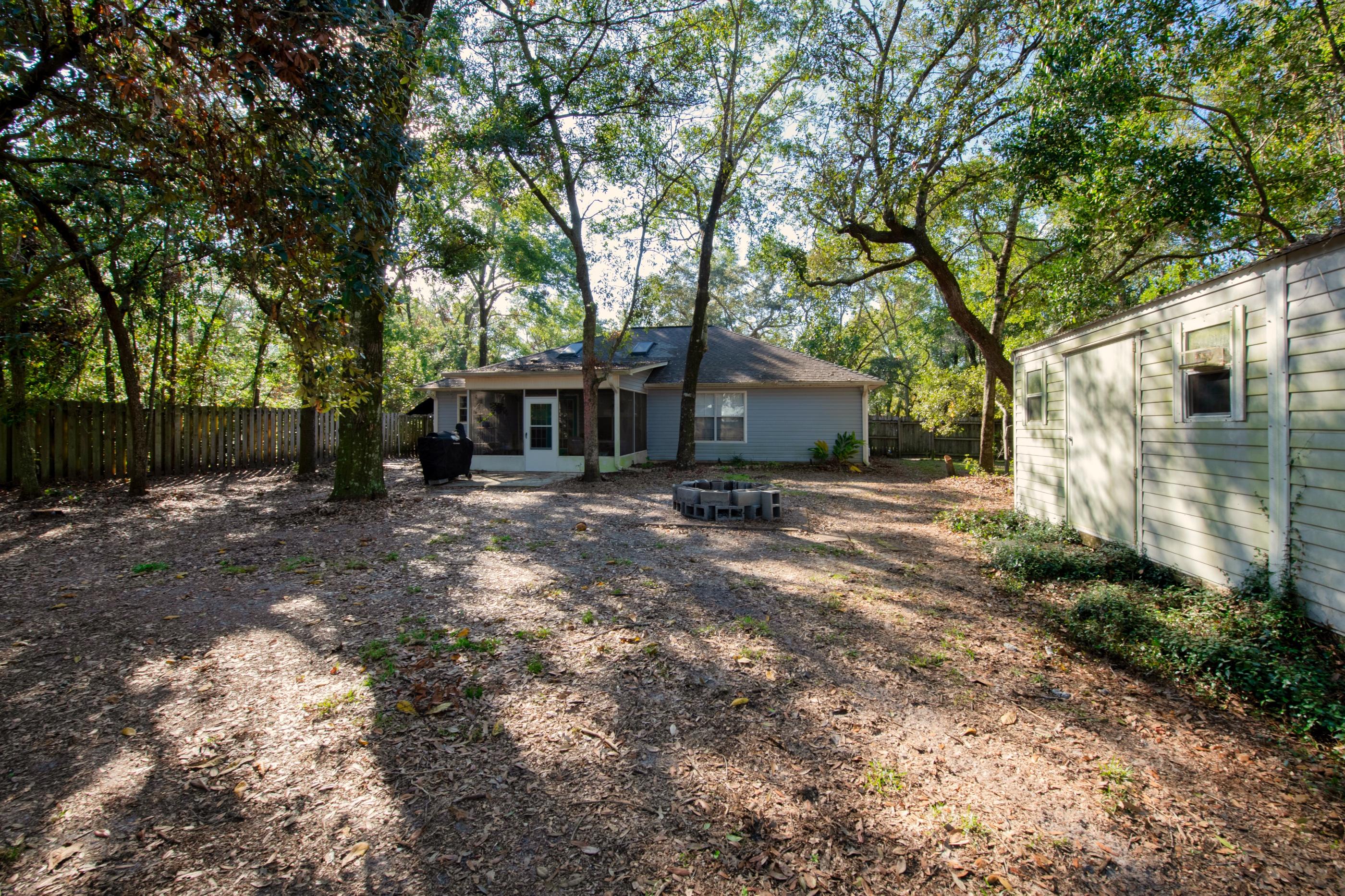 ROBLEDAL ESTATES UNIT 3 - Residential Lease