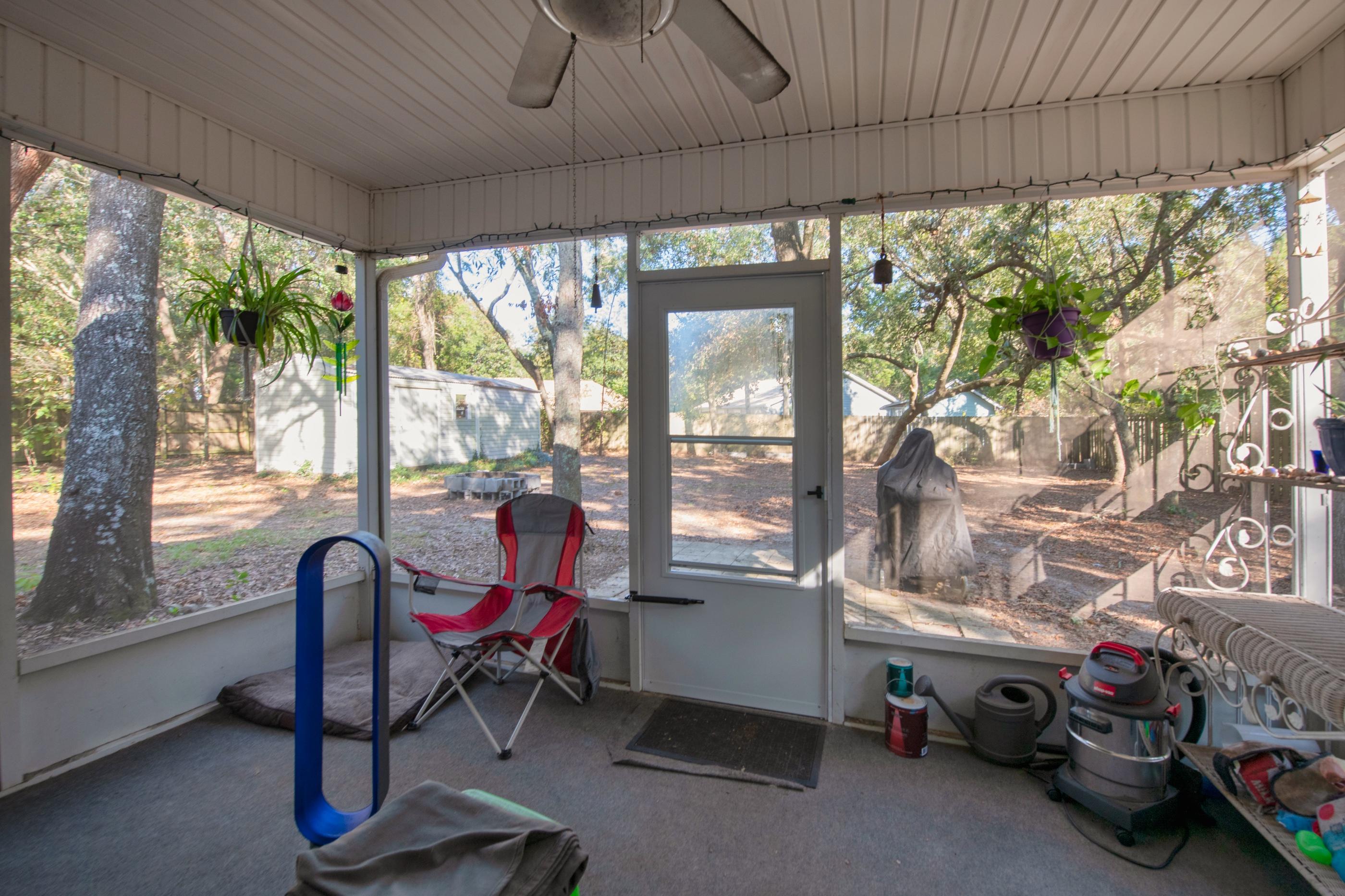 ROBLEDAL ESTATES UNIT 3 - Residential Lease