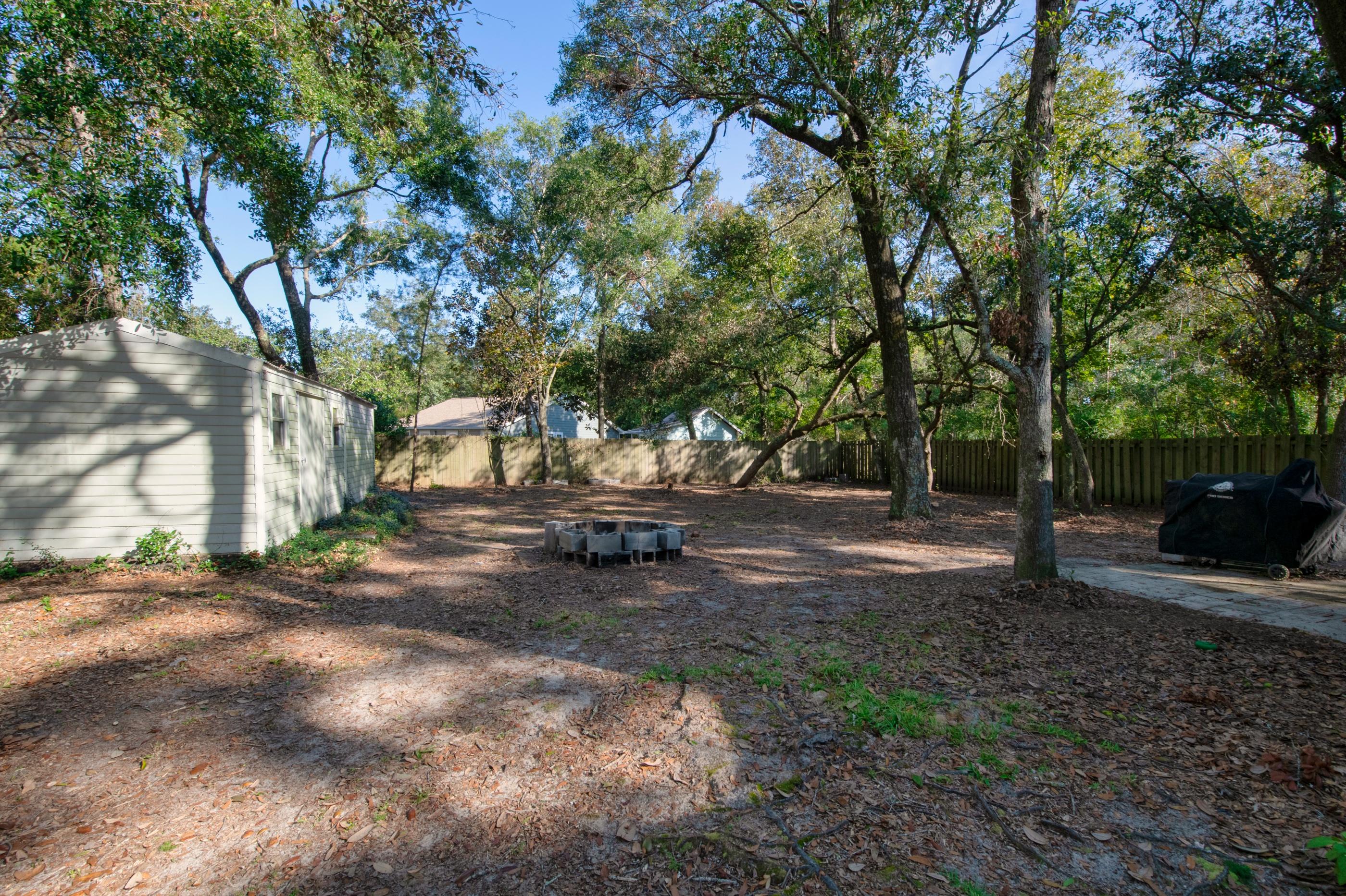 ROBLEDAL ESTATES UNIT 3 - Residential Lease