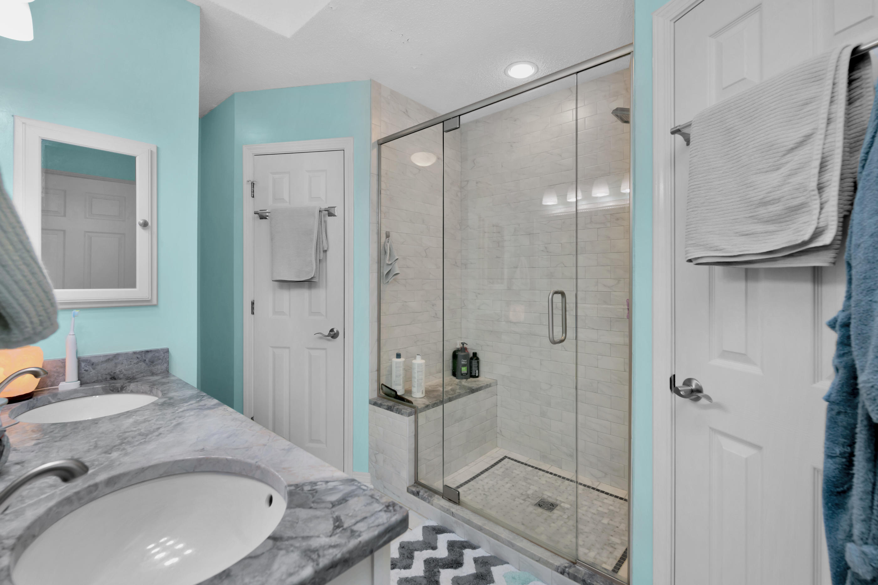 ROBLEDAL ESTATES UNIT 3 - Residential Lease