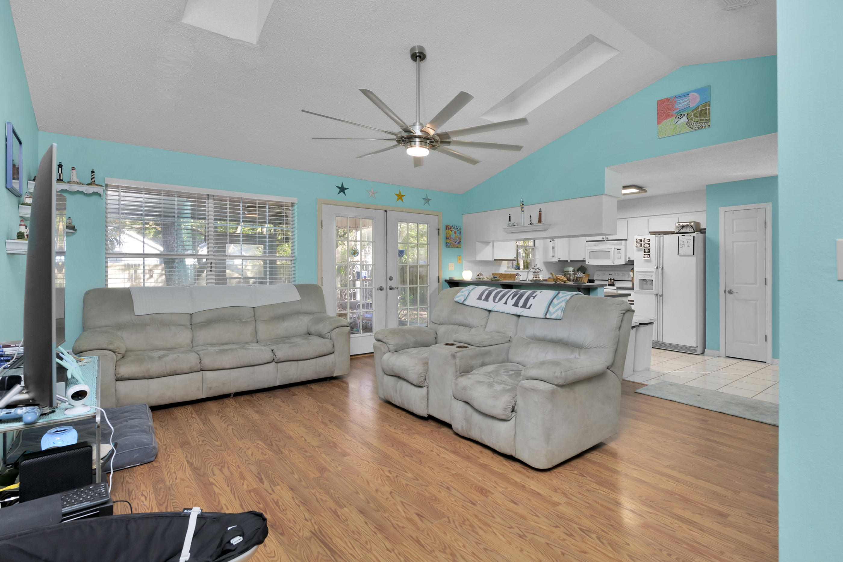 ROBLEDAL ESTATES UNIT 3 - Residential Lease