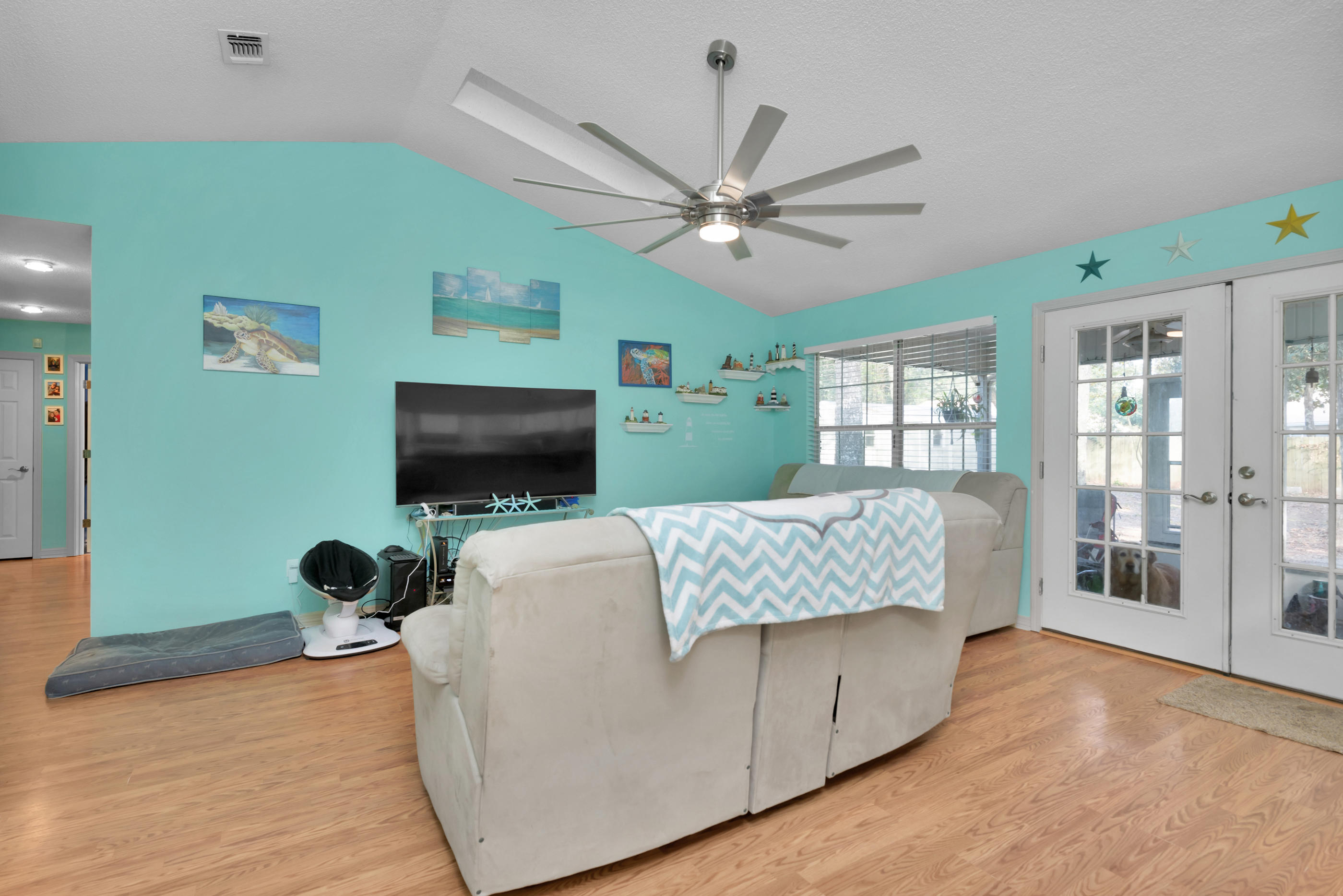 ROBLEDAL ESTATES UNIT 3 - Residential Lease