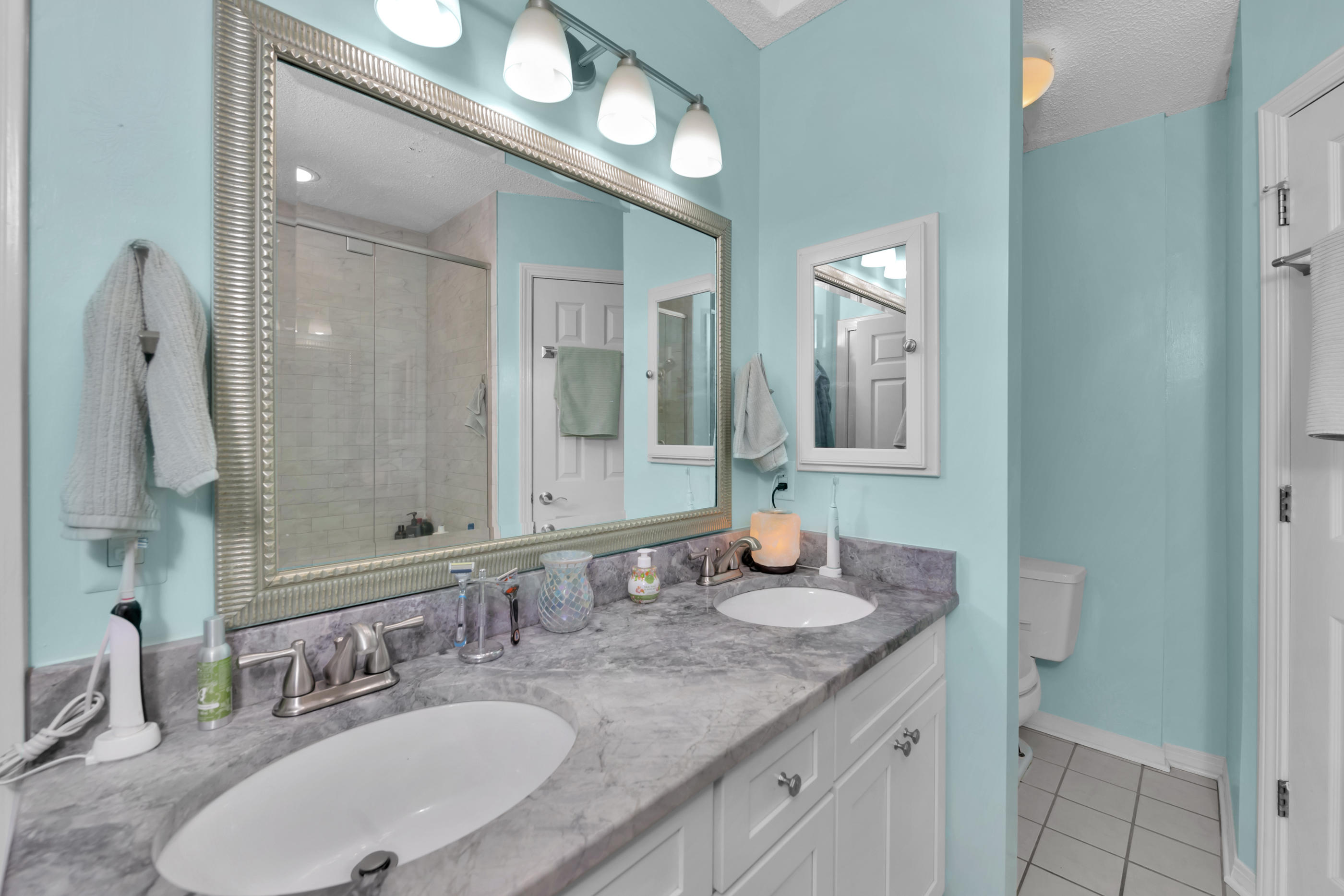 ROBLEDAL ESTATES UNIT 3 - Residential Lease