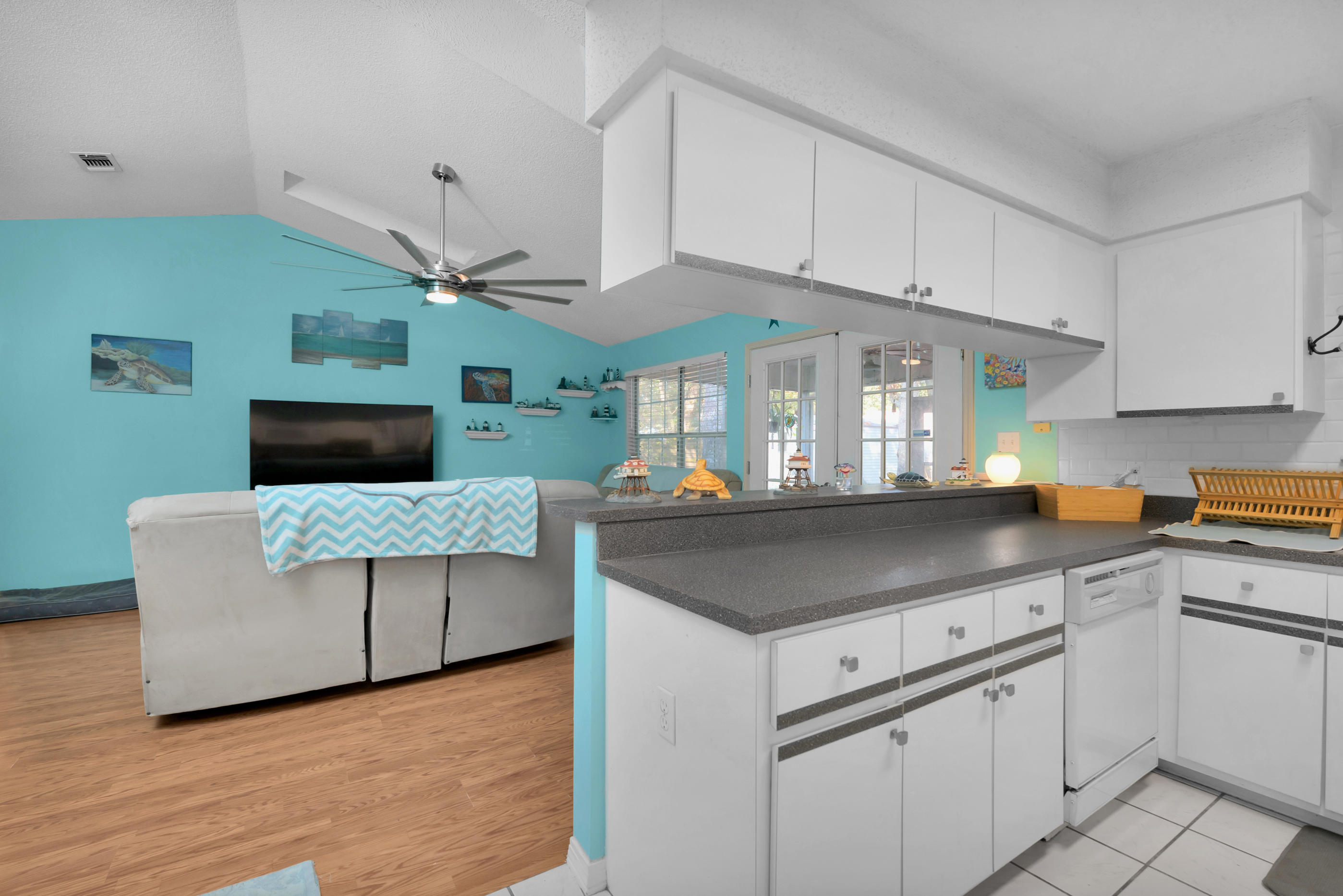 ROBLEDAL ESTATES UNIT 3 - Residential Lease