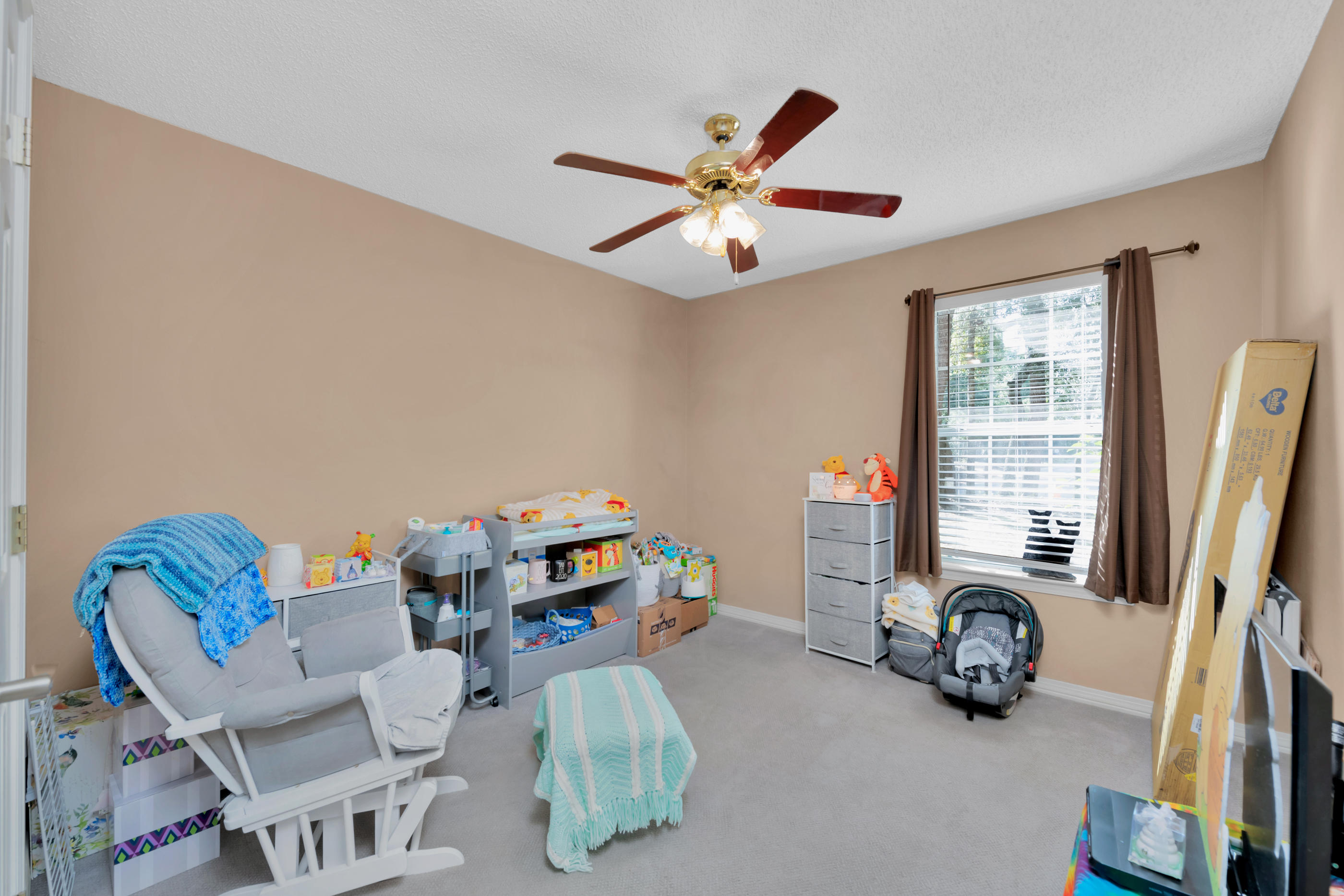 ROBLEDAL ESTATES UNIT 3 - Residential Lease