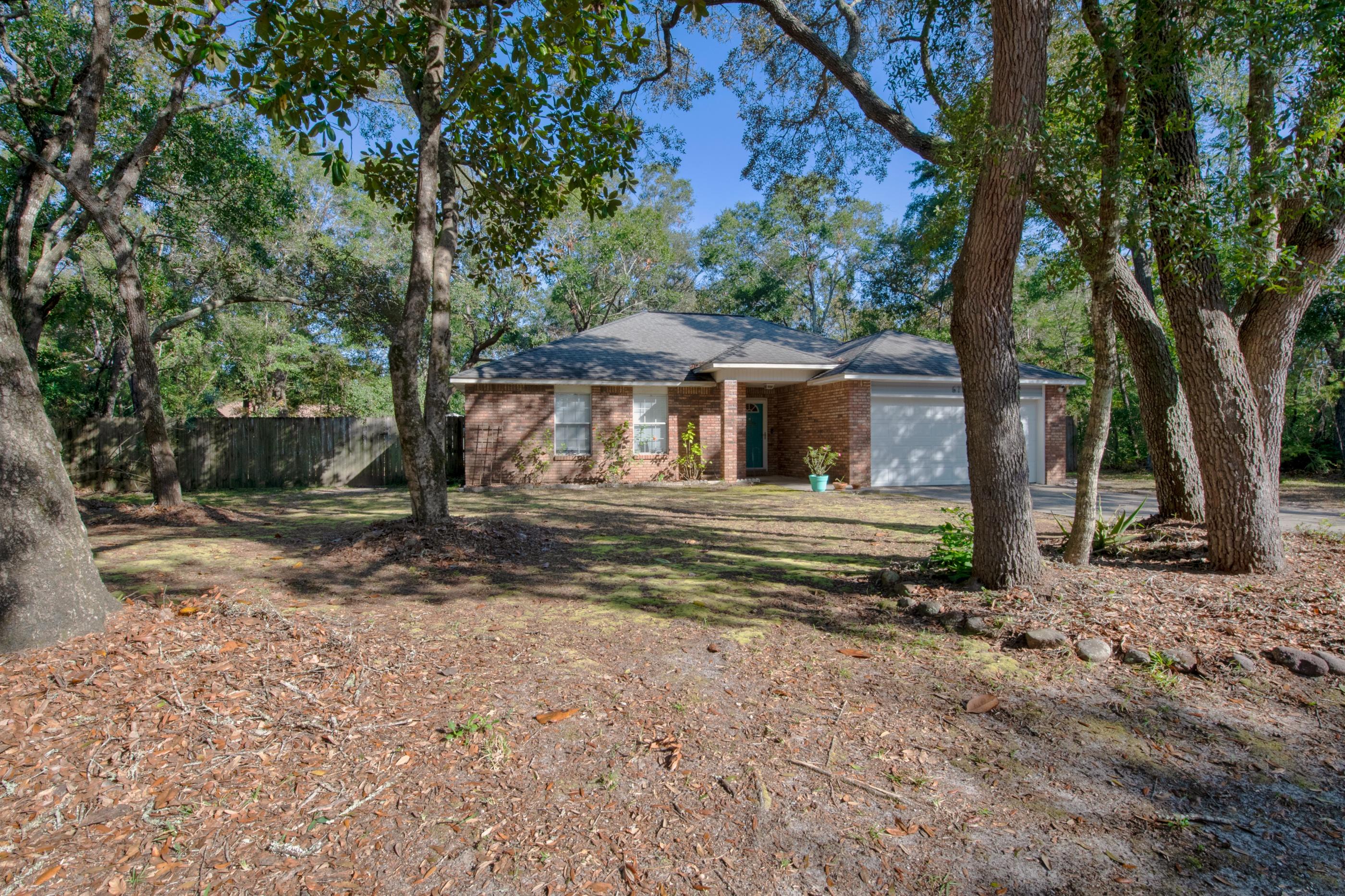 ROBLEDAL ESTATES UNIT 3 - Residential Lease