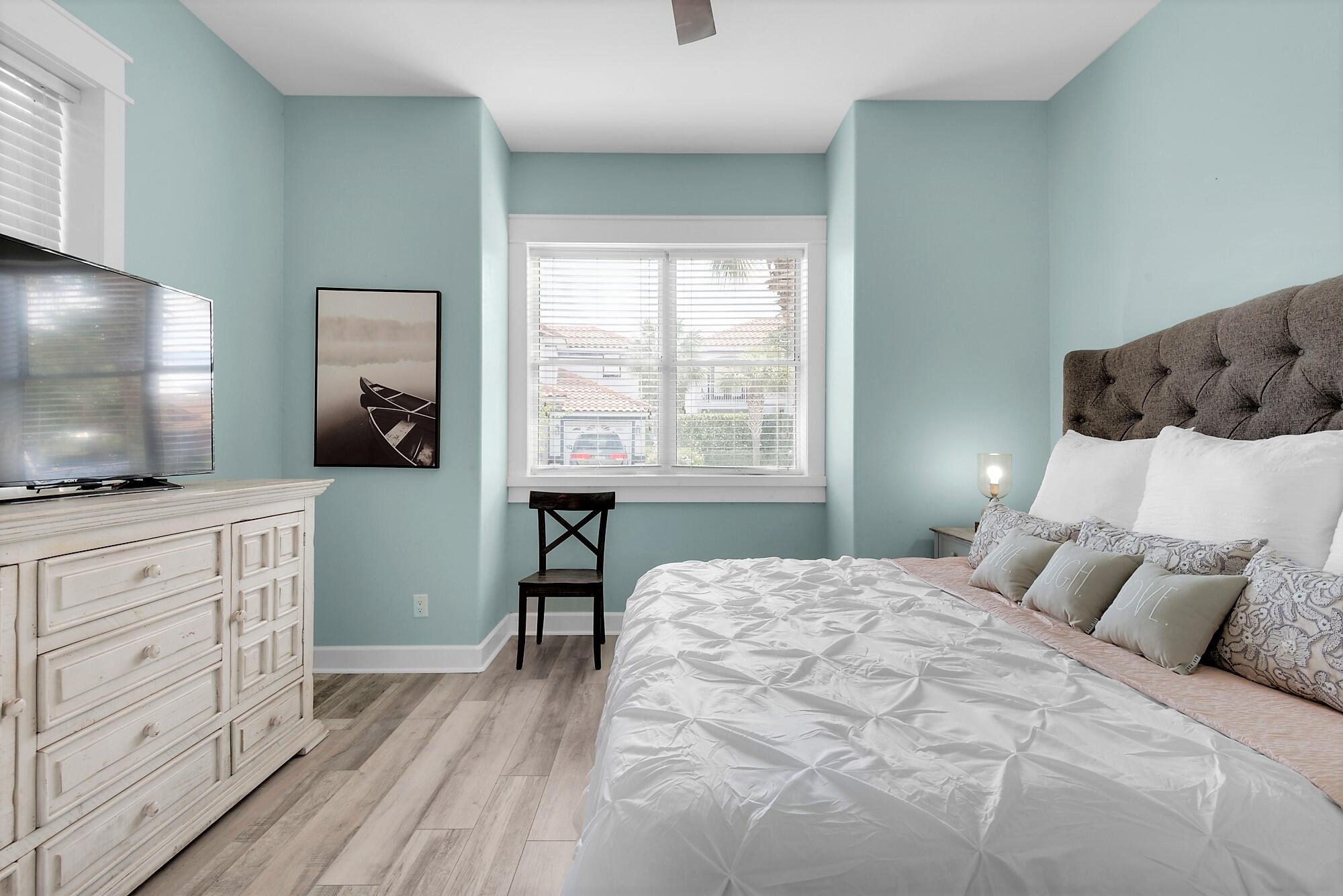 EMERALD WATERS VILLAGE - Residential
