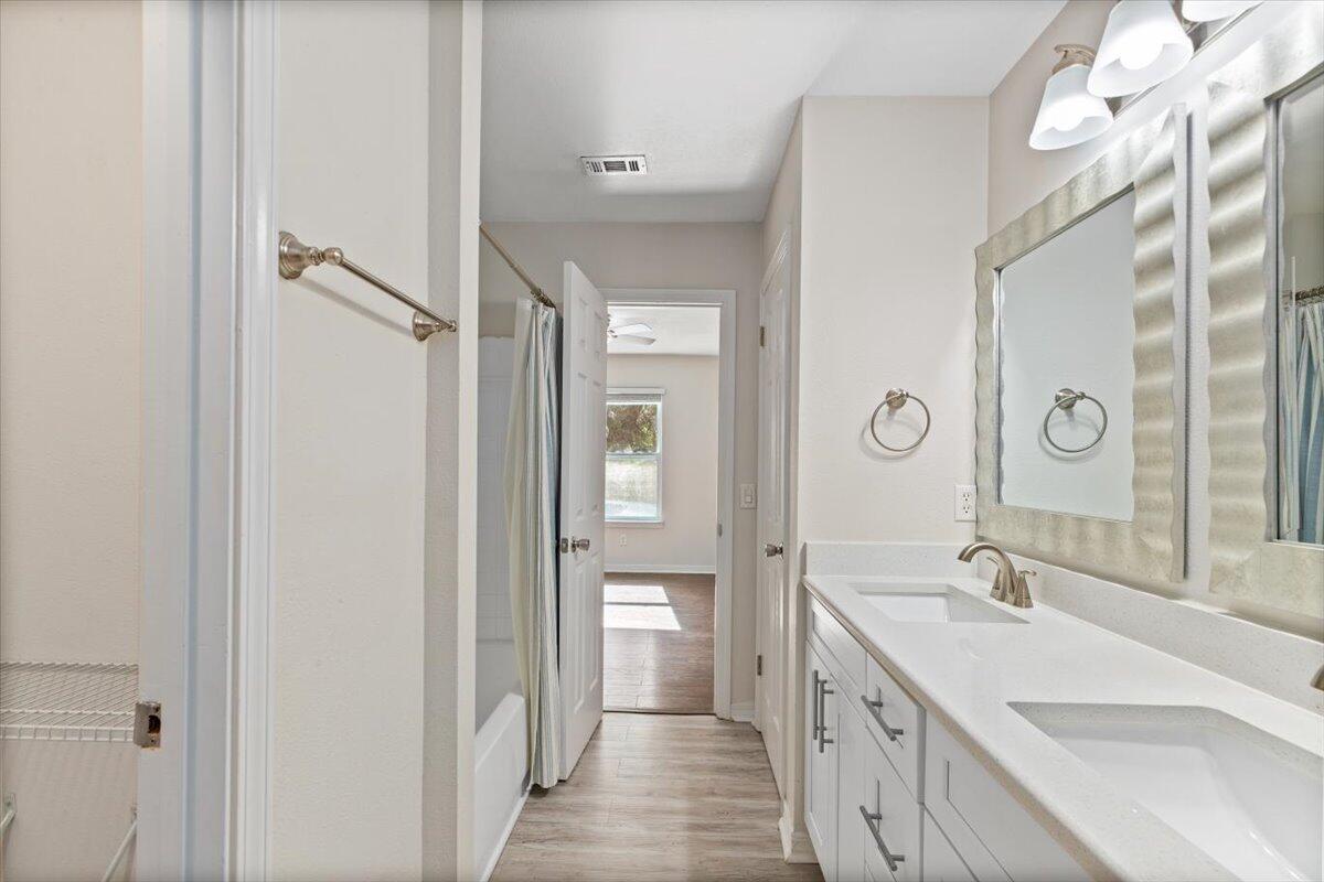 OAKLAND MANOR I LOT 1 & PORTION OF VACATED - Residential