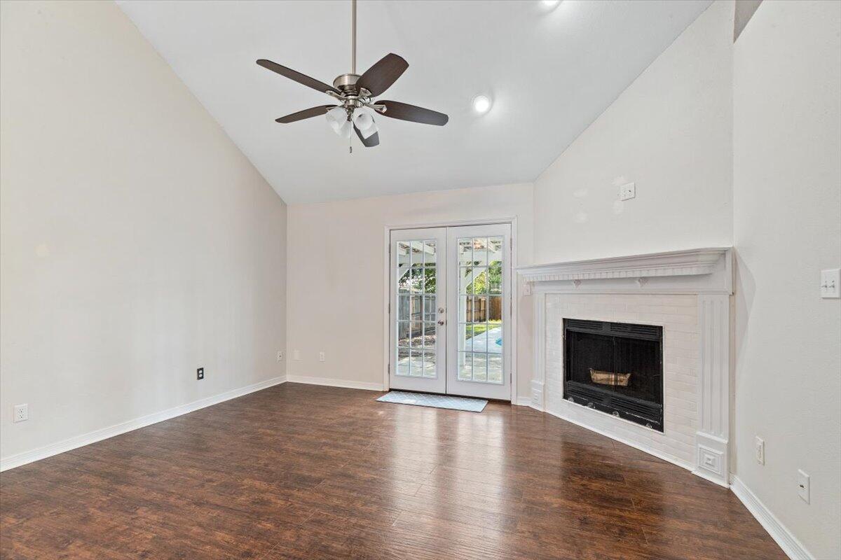 OAKLAND MANOR I LOT 1 & PORTION OF VACATED - Residential