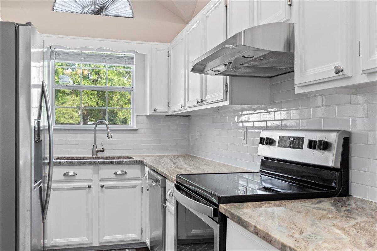 OAKLAND MANOR I LOT 1 & PORTION OF VACATED - Residential