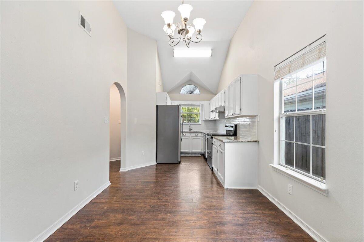 OAKLAND MANOR I LOT 1 & PORTION OF VACATED - Residential