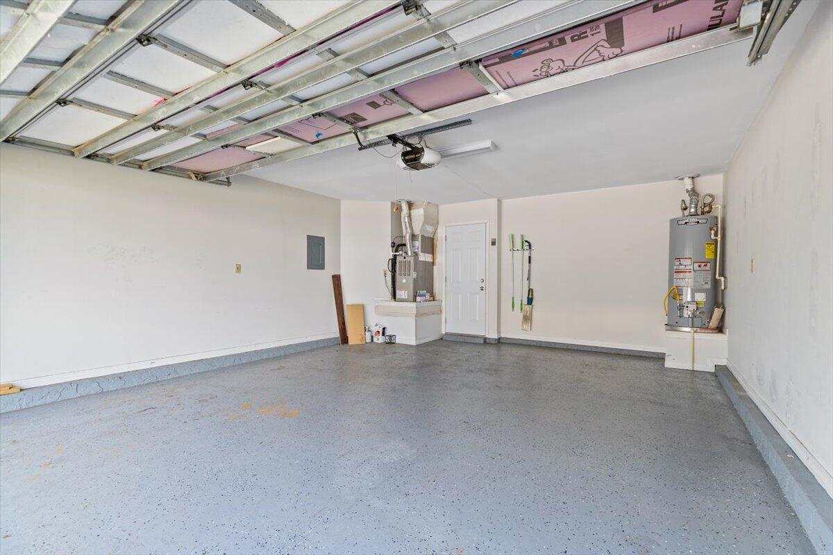 OAKLAND MANOR I LOT 1 & PORTION OF VACATED - Residential