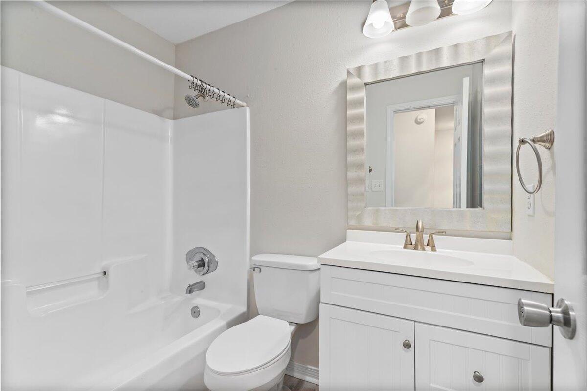 OAKLAND MANOR I LOT 1 & PORTION OF VACATED - Residential