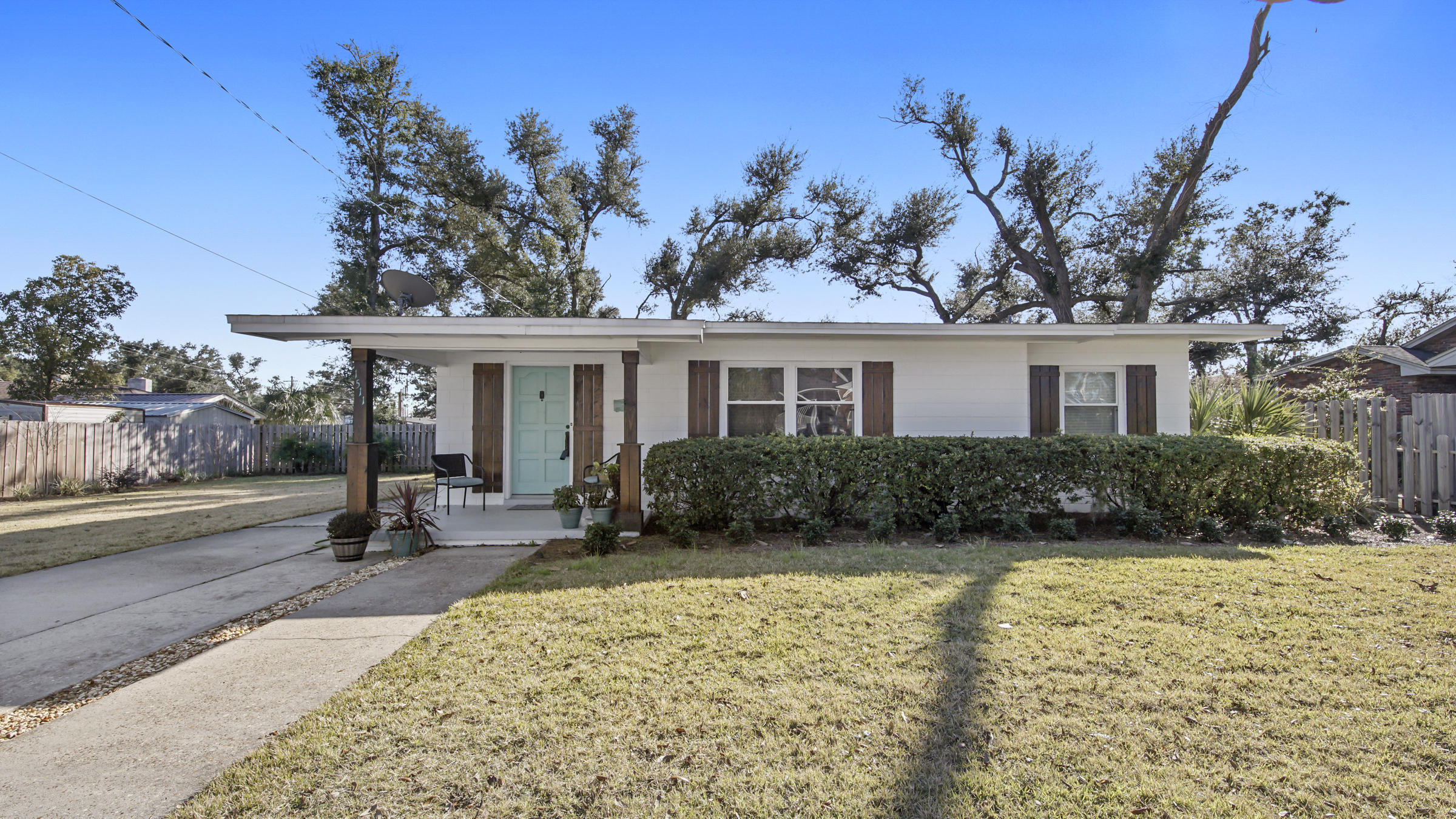 Bay - Central SW; Old Garden Club rea of St. Andrews - Residential