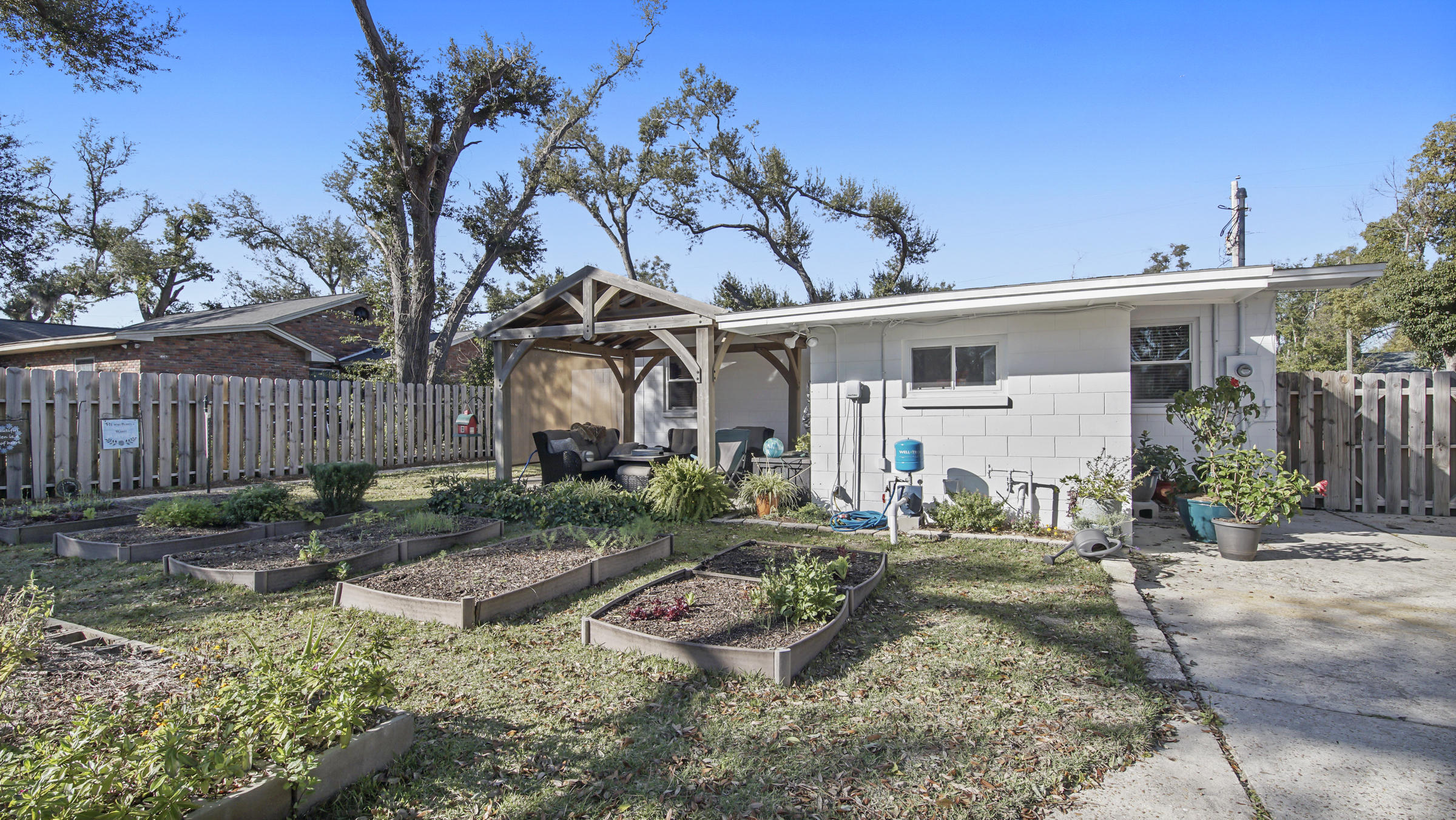 Bay - Central SW; Old Garden Club rea of St. Andrews - Residential