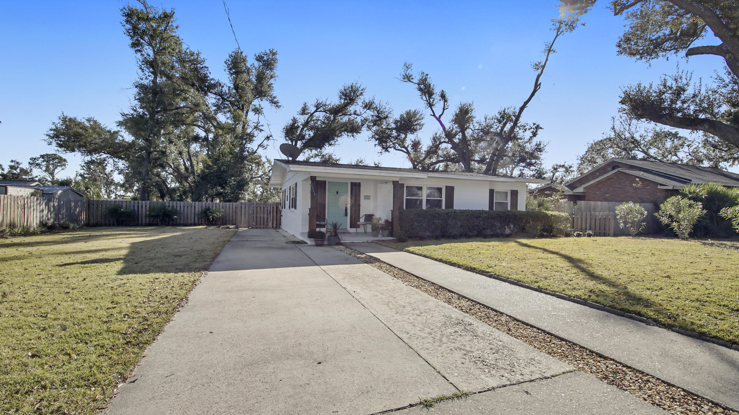 Bay - Central SW; Old Garden Club rea of St. Andrews - Residential
