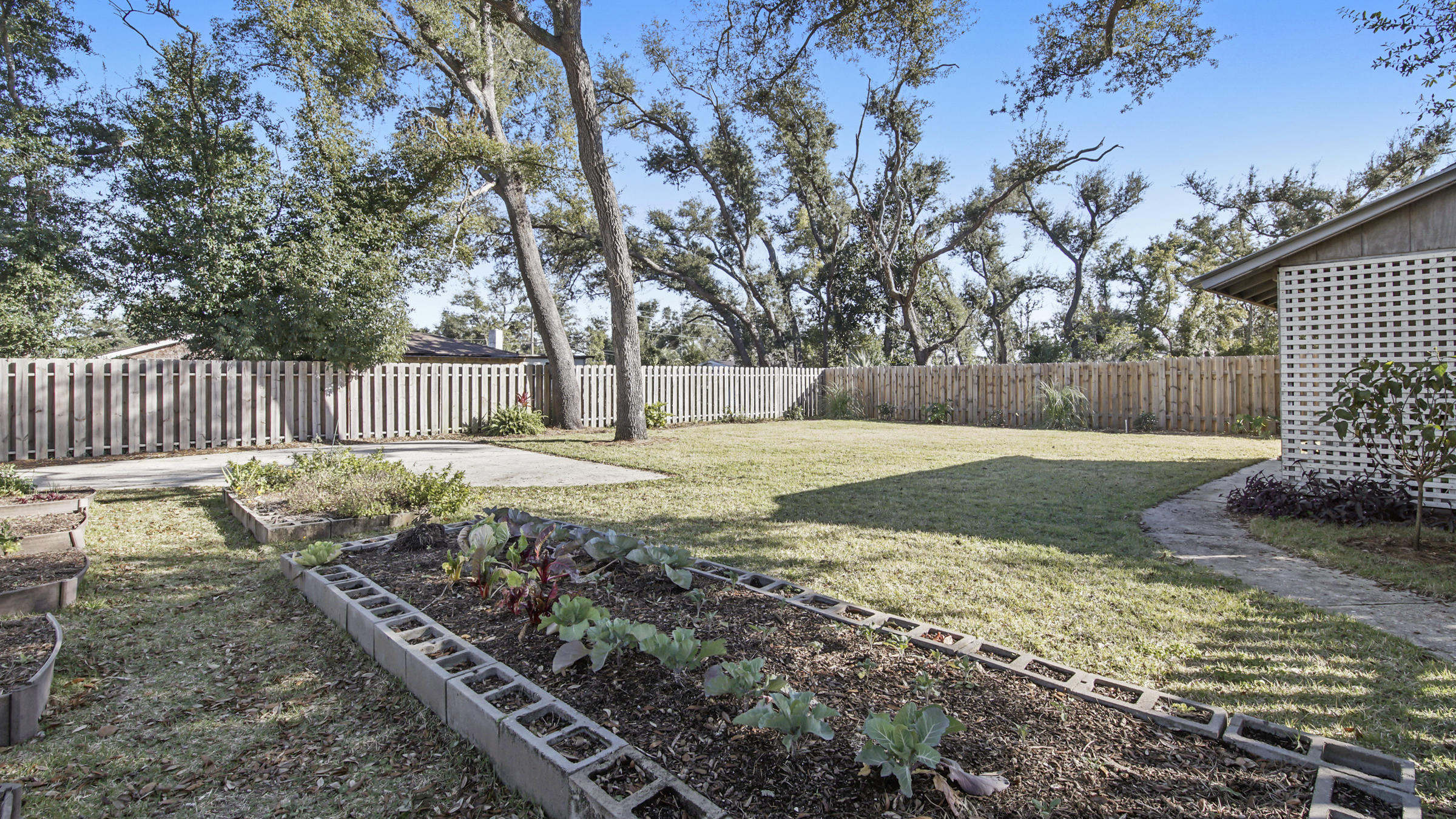Bay - Central SW; Old Garden Club rea of St. Andrews - Residential