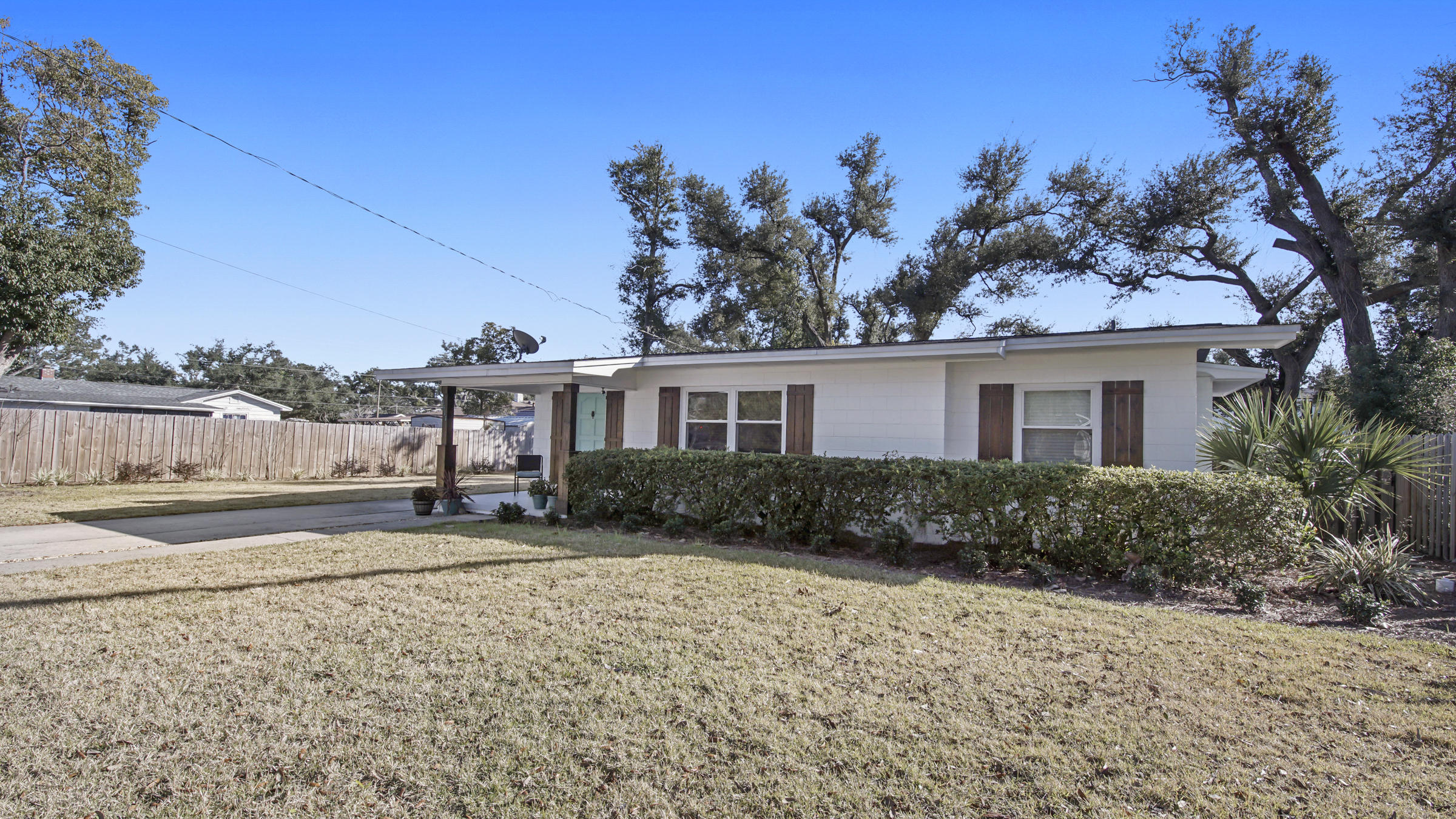 Bay - Central SW; Old Garden Club rea of St. Andrews - Residential