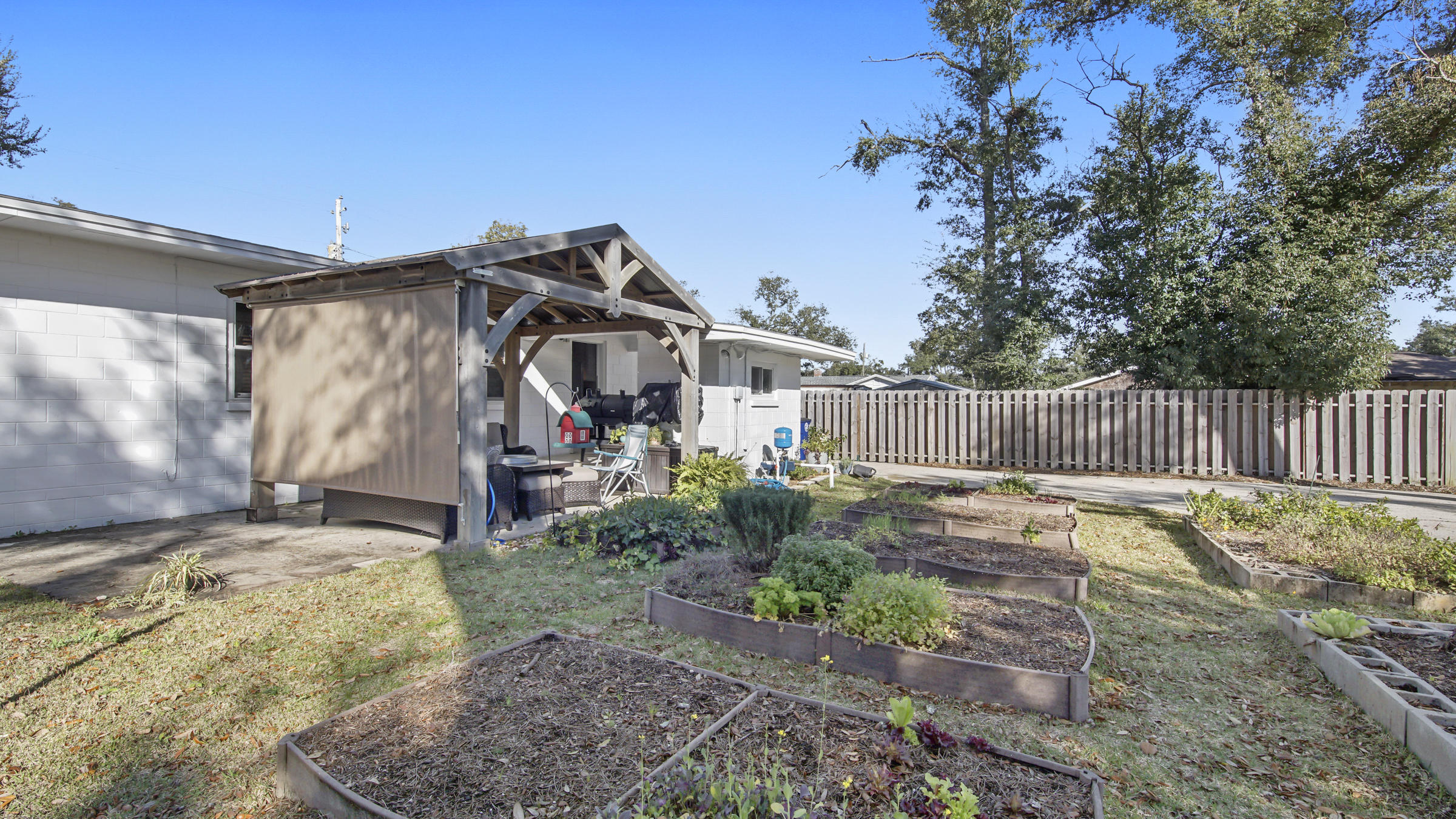Bay - Central SW; Old Garden Club rea of St. Andrews - Residential