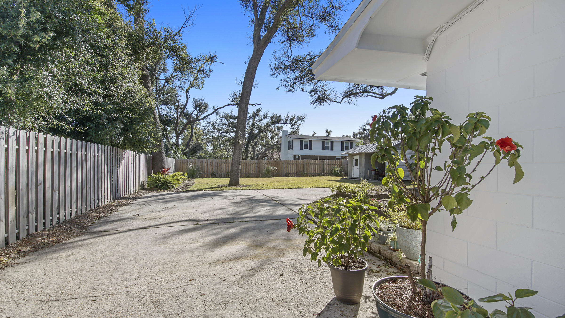 Bay - Central SW; Old Garden Club rea of St. Andrews - Residential