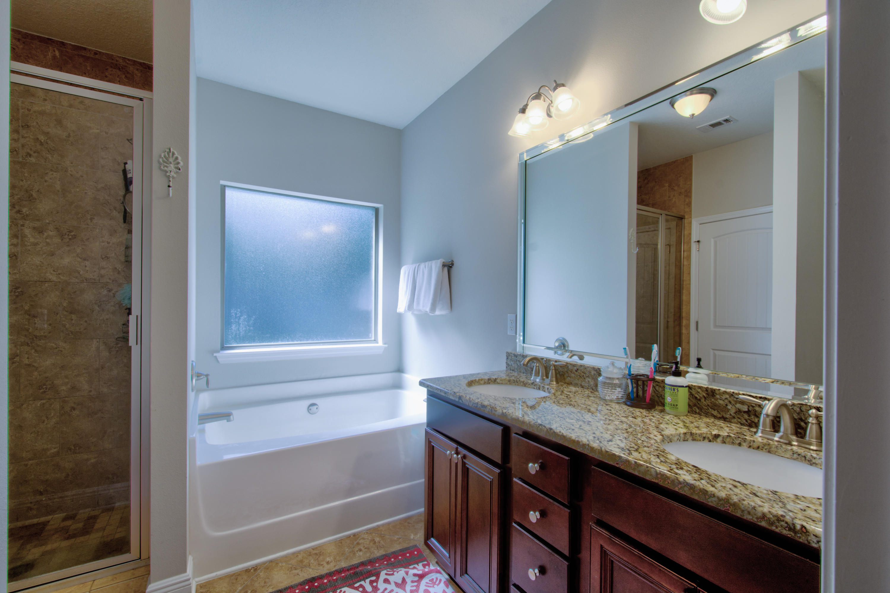 WHISPERING LAKE - Residential