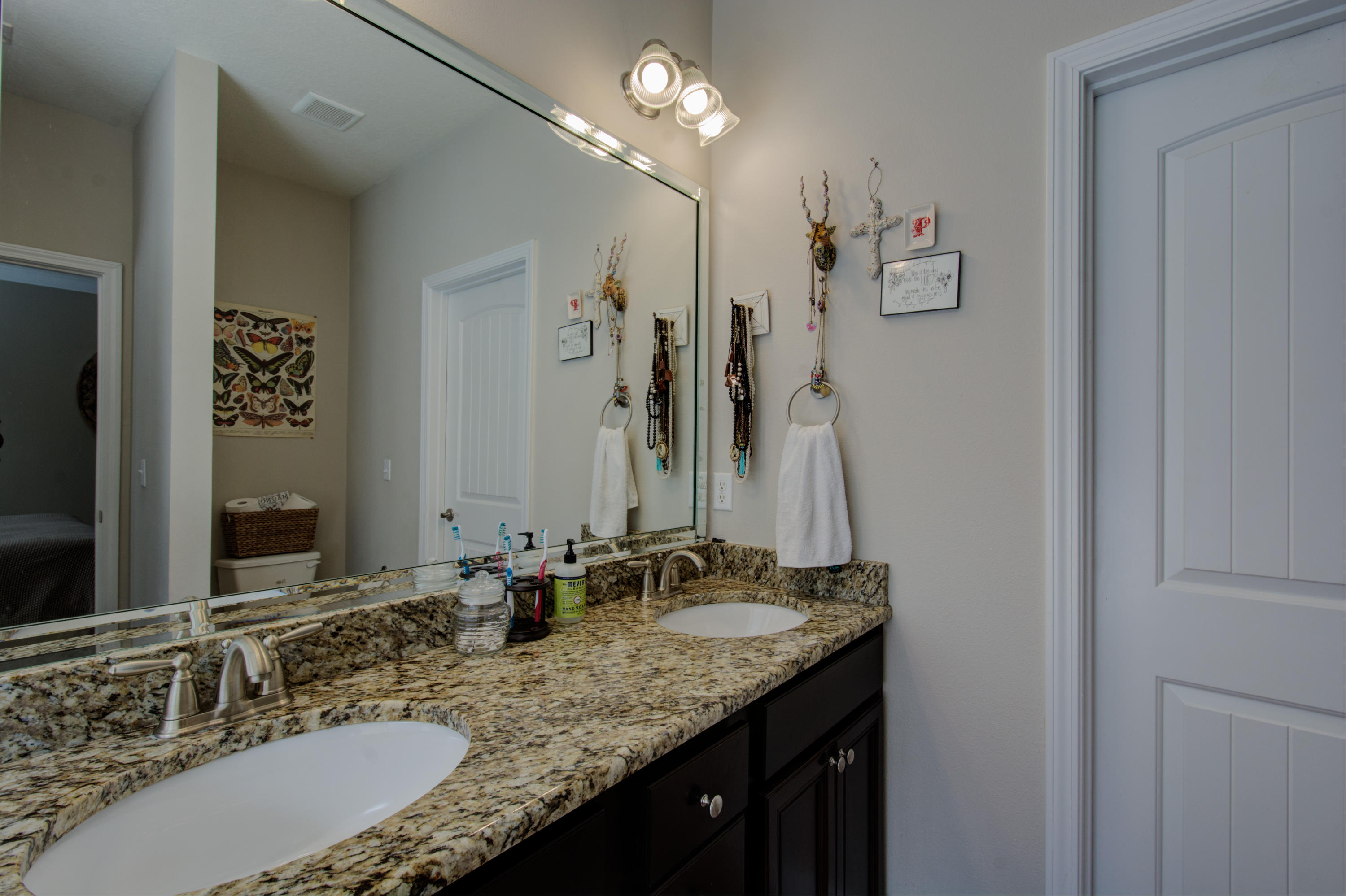 WHISPERING LAKE - Residential