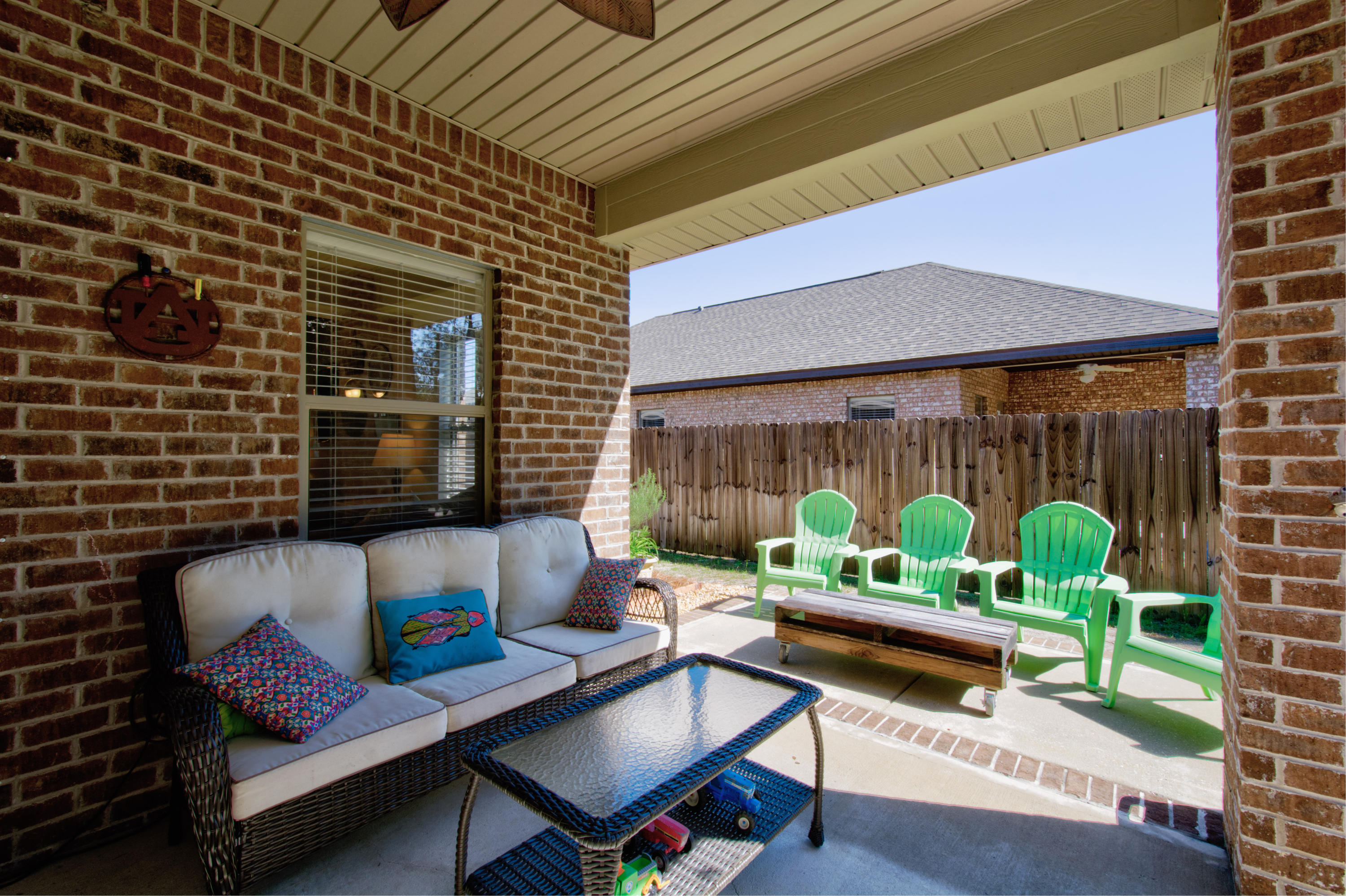 WHISPERING LAKE - Residential