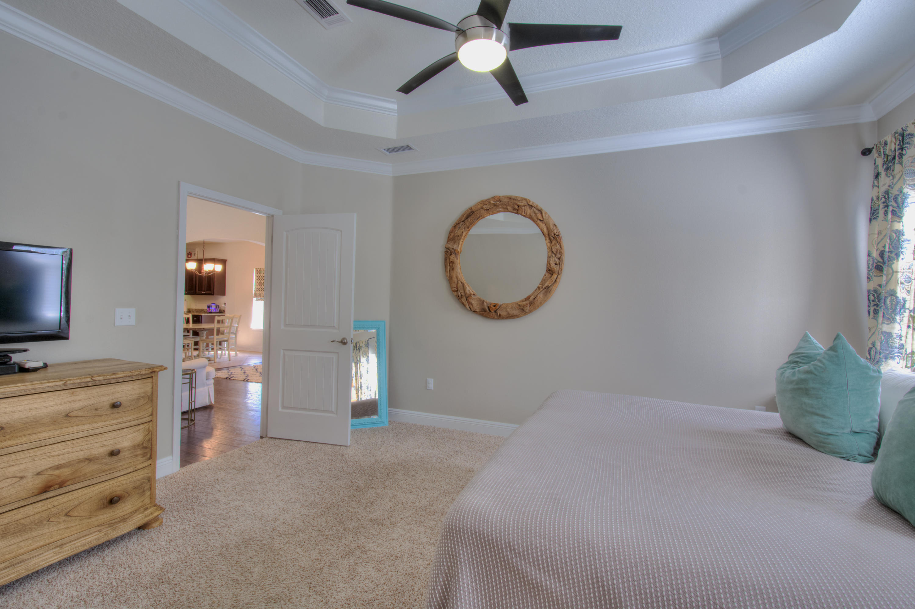 WHISPERING LAKE - Residential