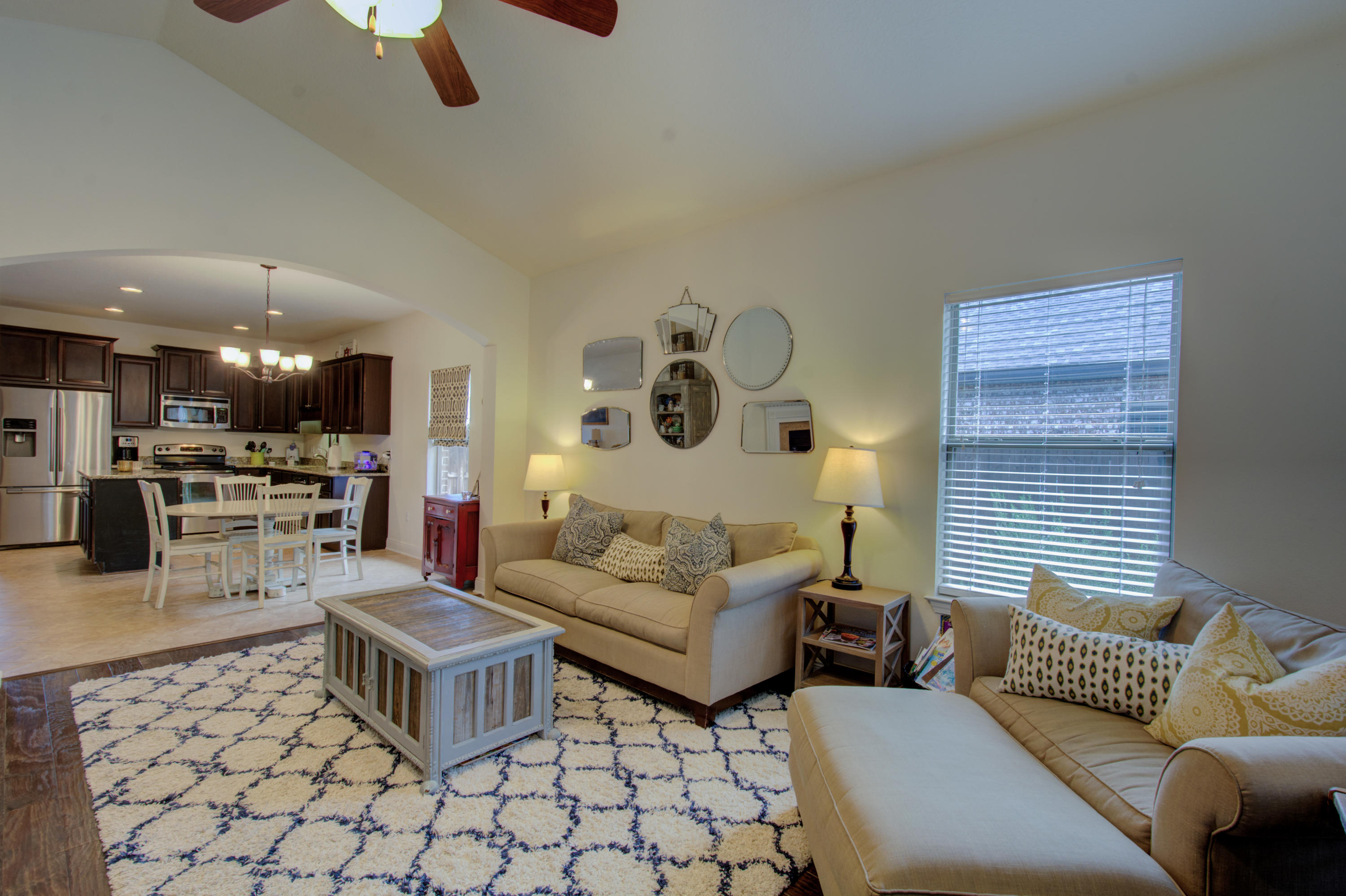 WHISPERING LAKE - Residential