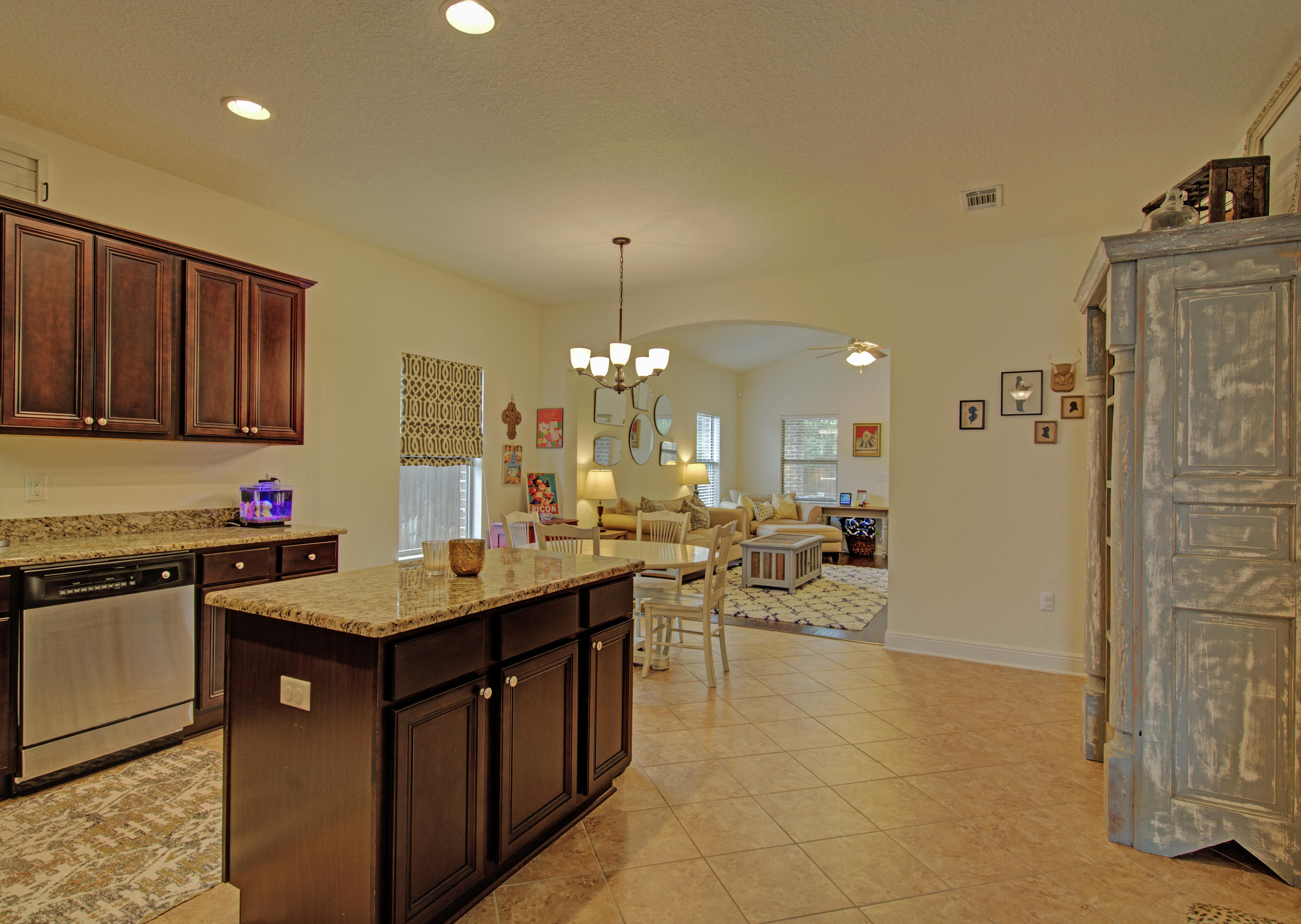 WHISPERING LAKE - Residential