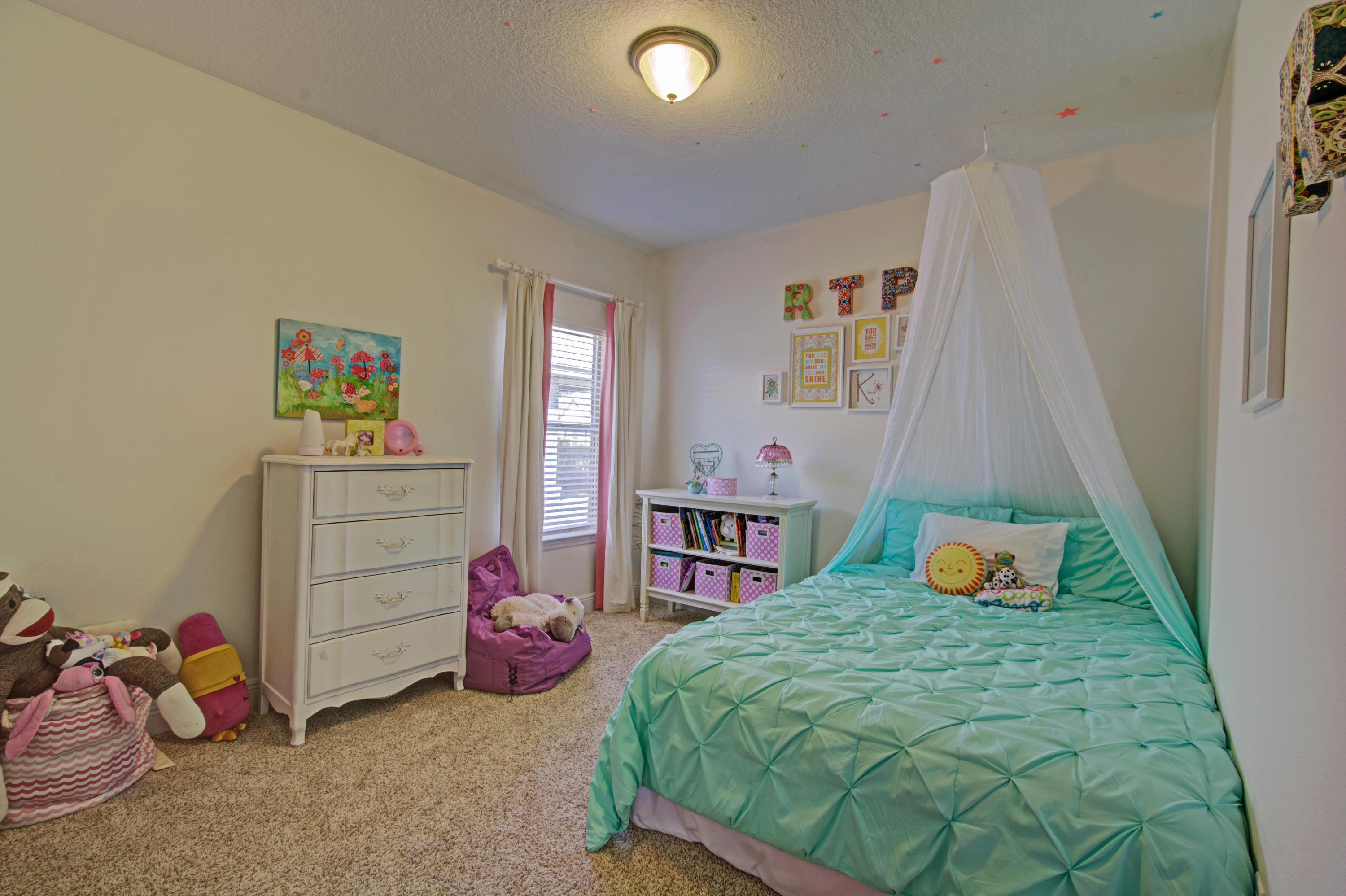 WHISPERING LAKE - Residential