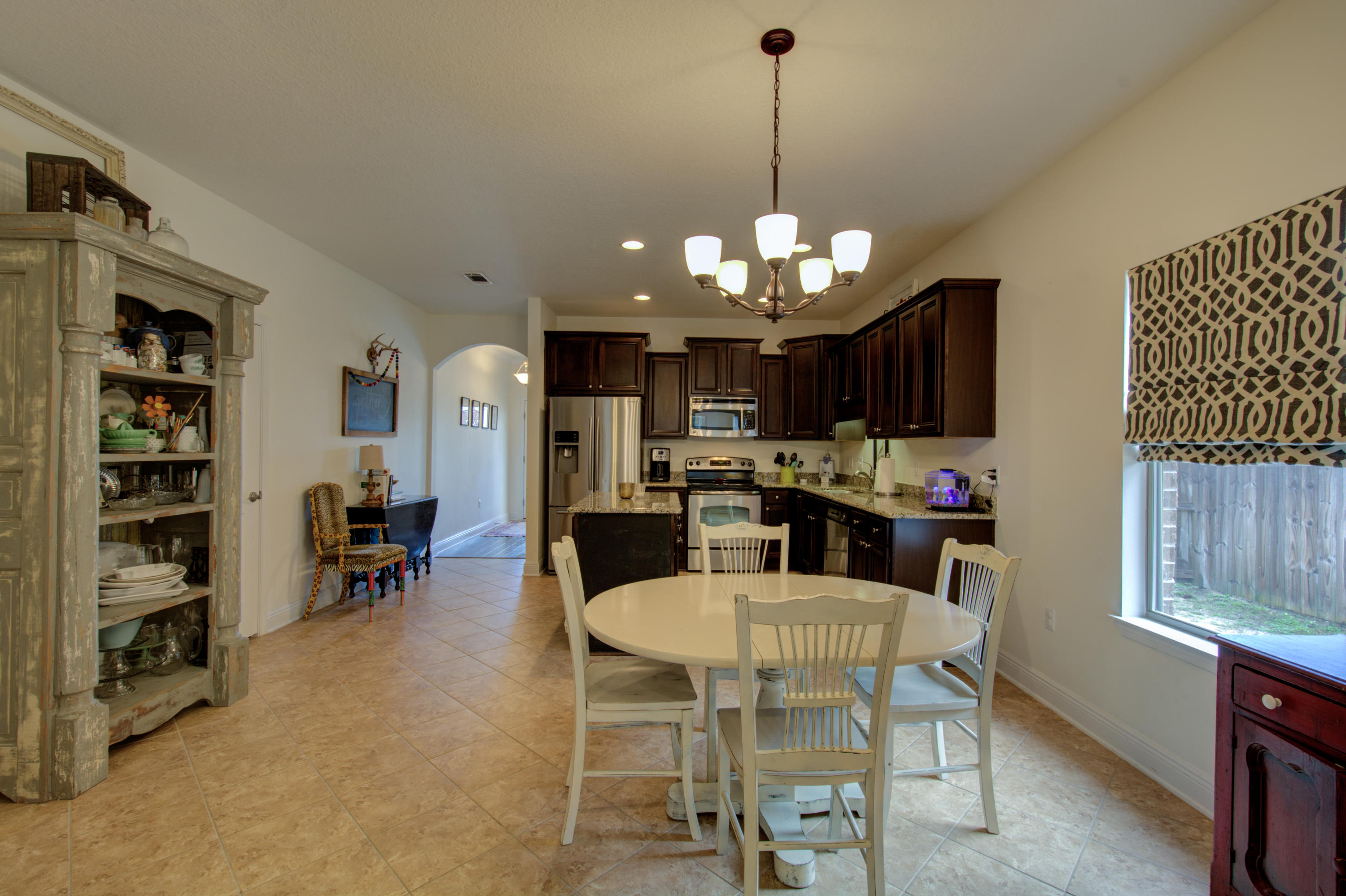 WHISPERING LAKE - Residential