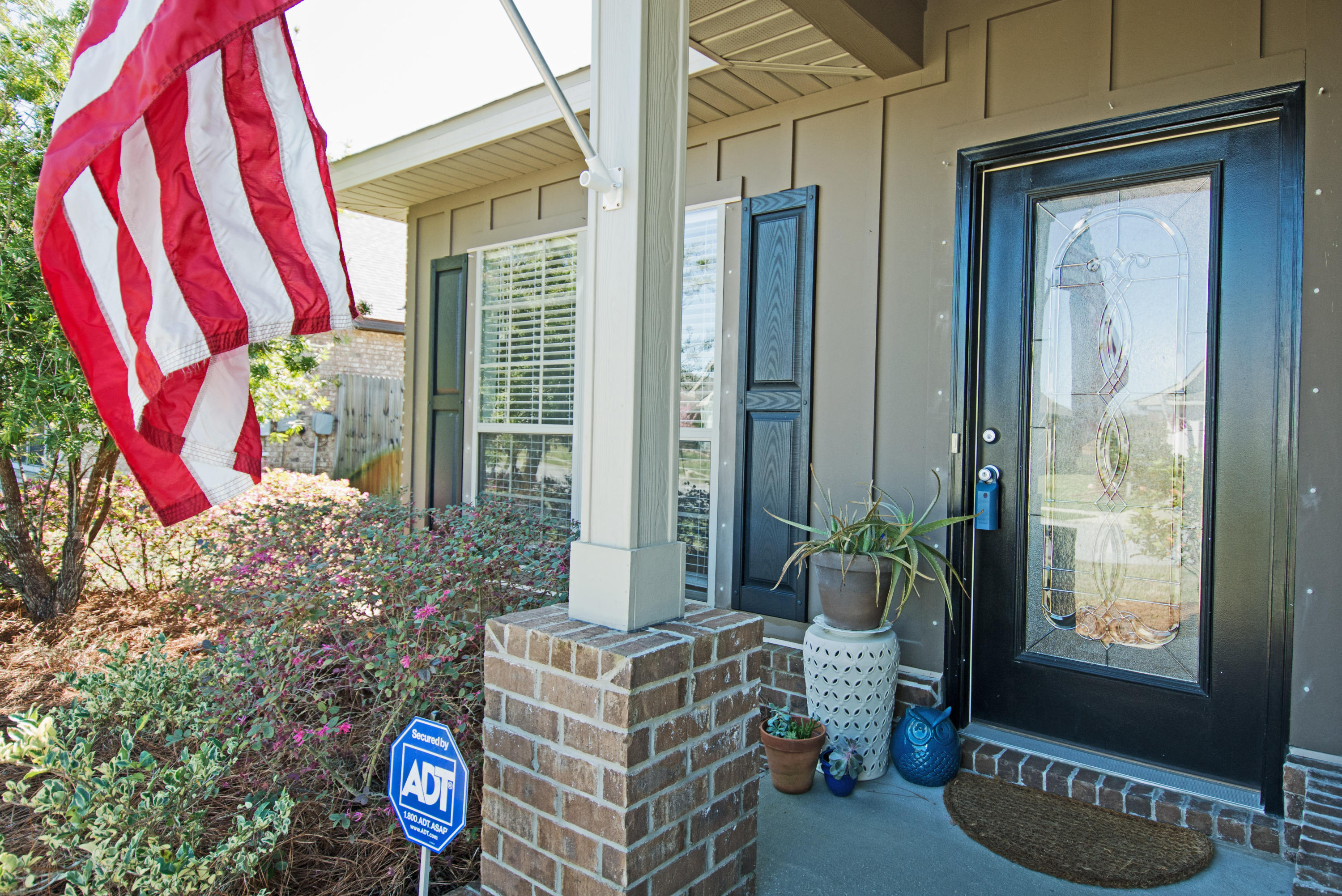 WHISPERING LAKE - Residential