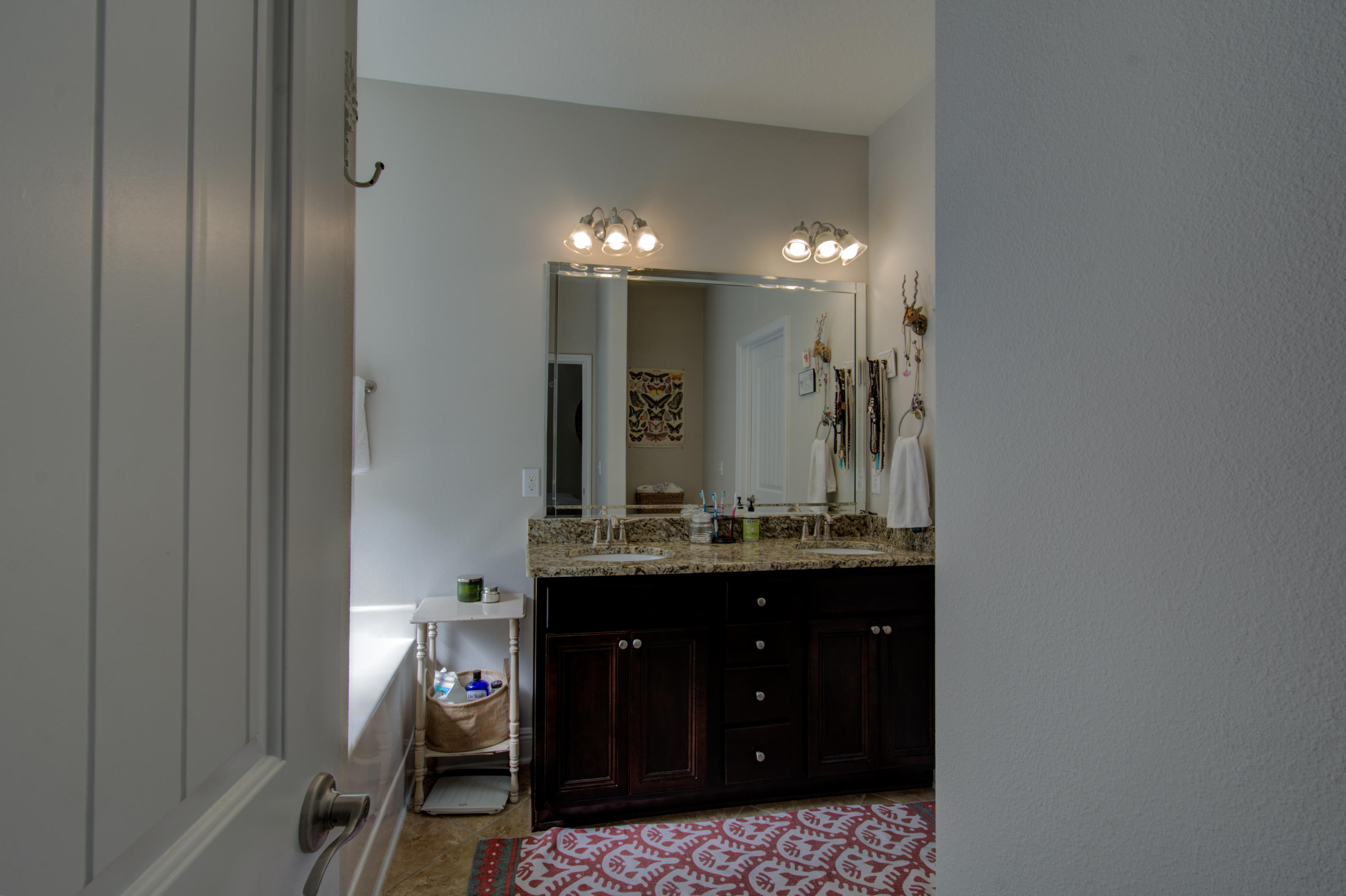 WHISPERING LAKE - Residential