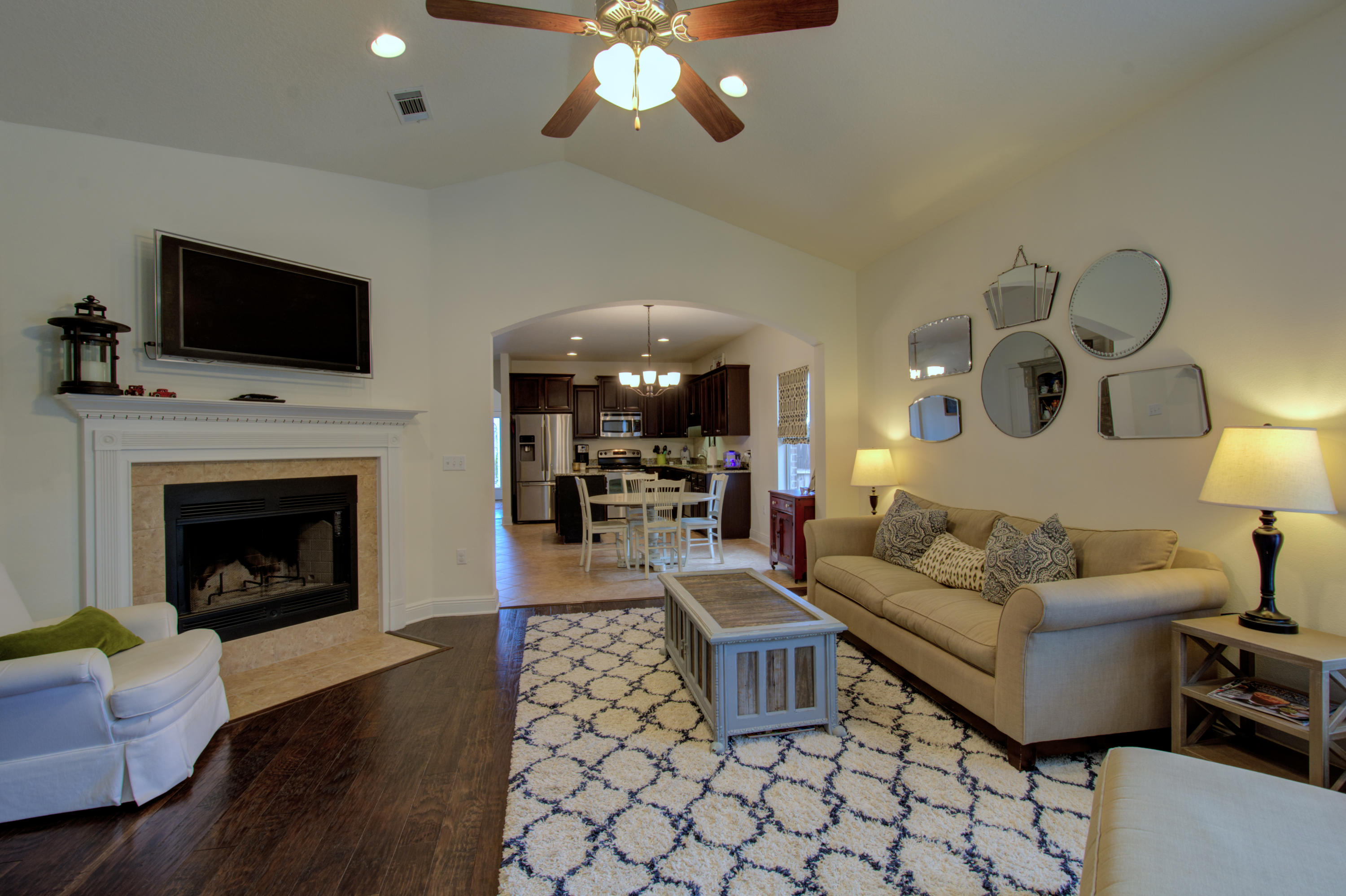 WHISPERING LAKE - Residential