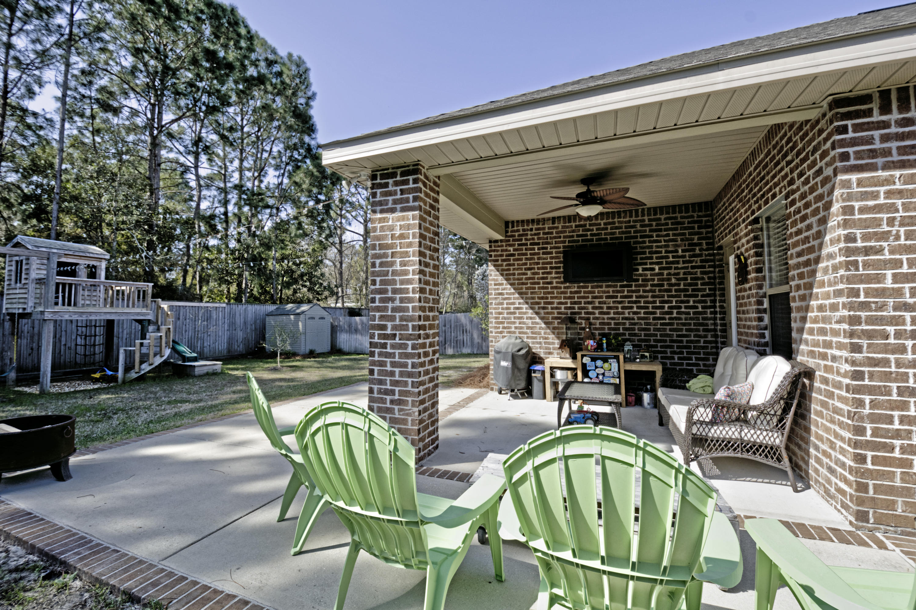 WHISPERING LAKE - Residential