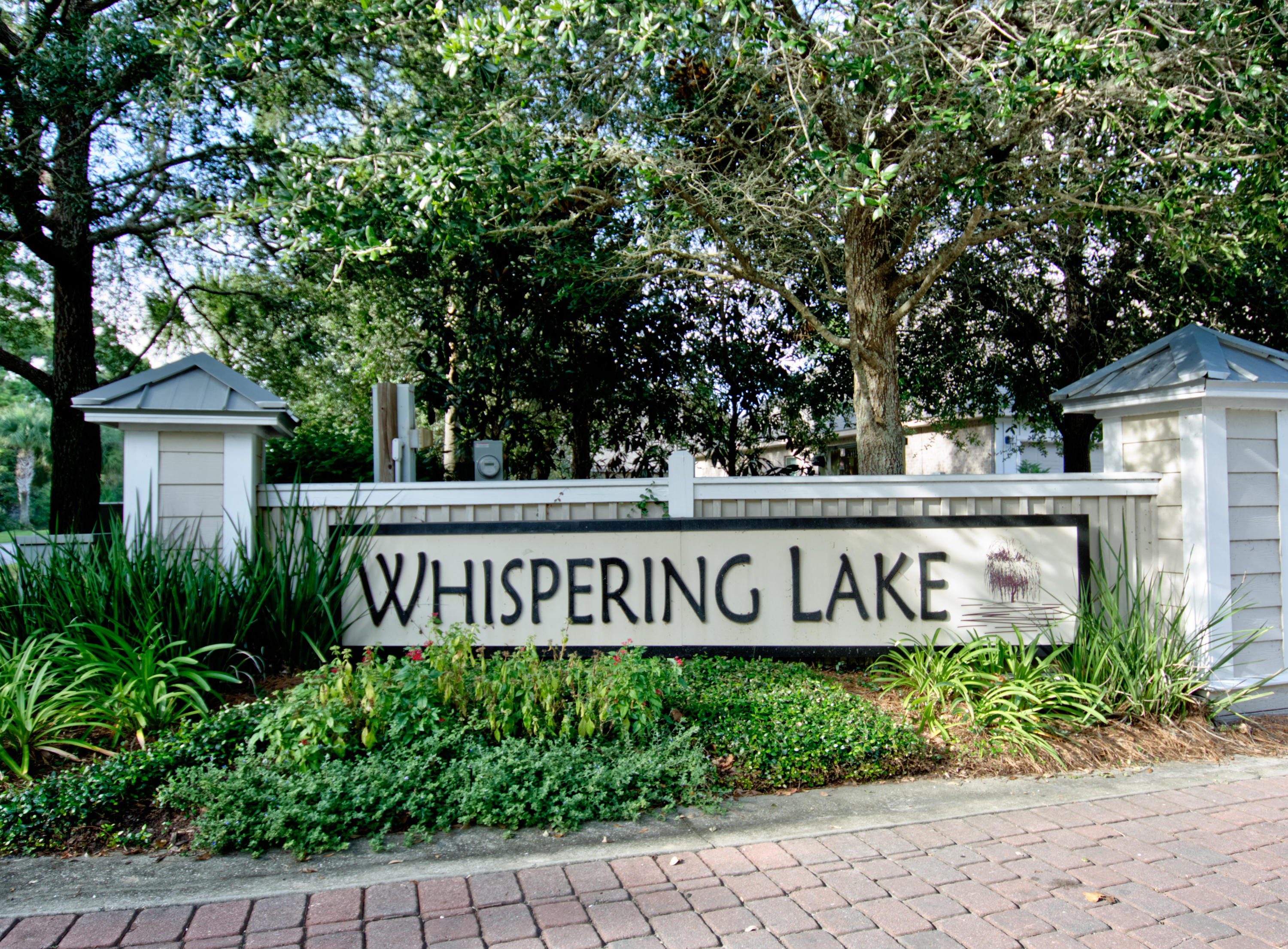 WHISPERING LAKE - Residential